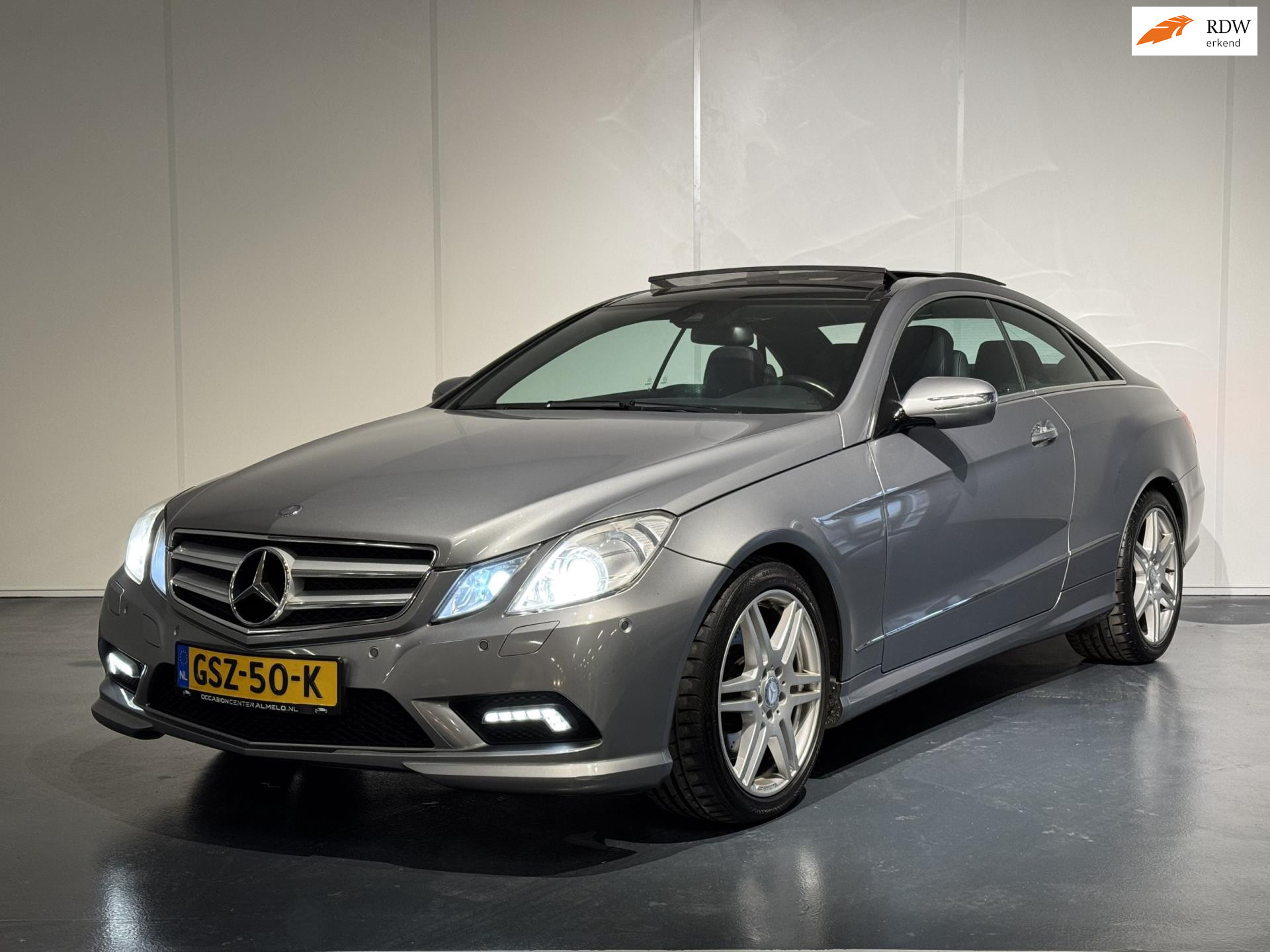 Mercedes-Benz E-klasse Coupé 500 Elegance AUT Youngtimer /Clima/Pano/Navi/Full Option 2010 - voorkant