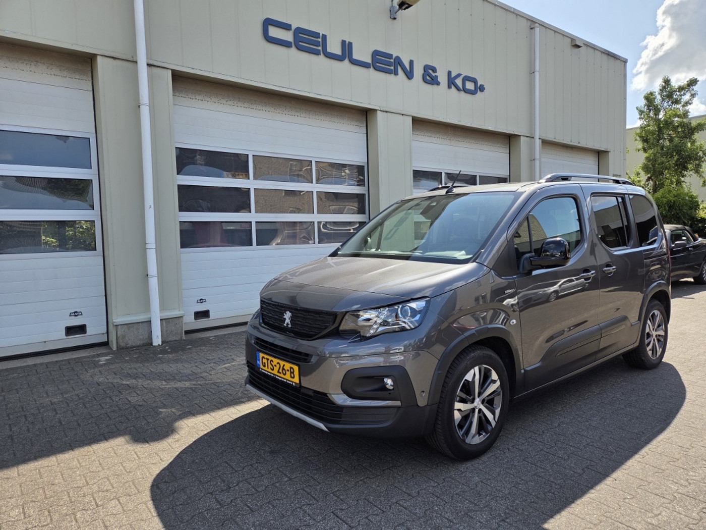 Peugeot Rifter 1.2 Puretech GT | Panorama dak | Trekhaak | Navigatie | complete auto 2019 - voorkant
