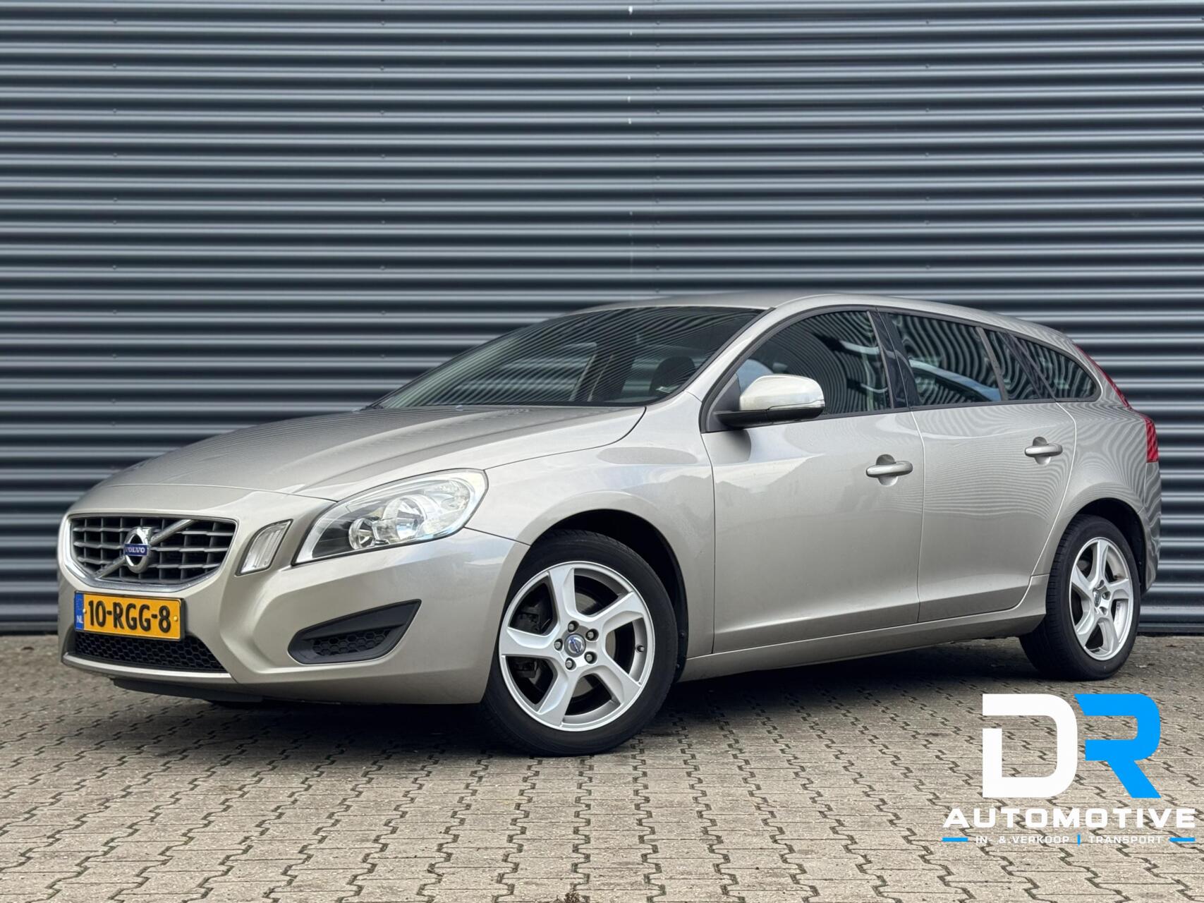 Volvo V60 1.6 T3 | TREKHAAK | CLIMATE | PDC | NAP | GOED ONDERHOUDEN 2011 - voorkant