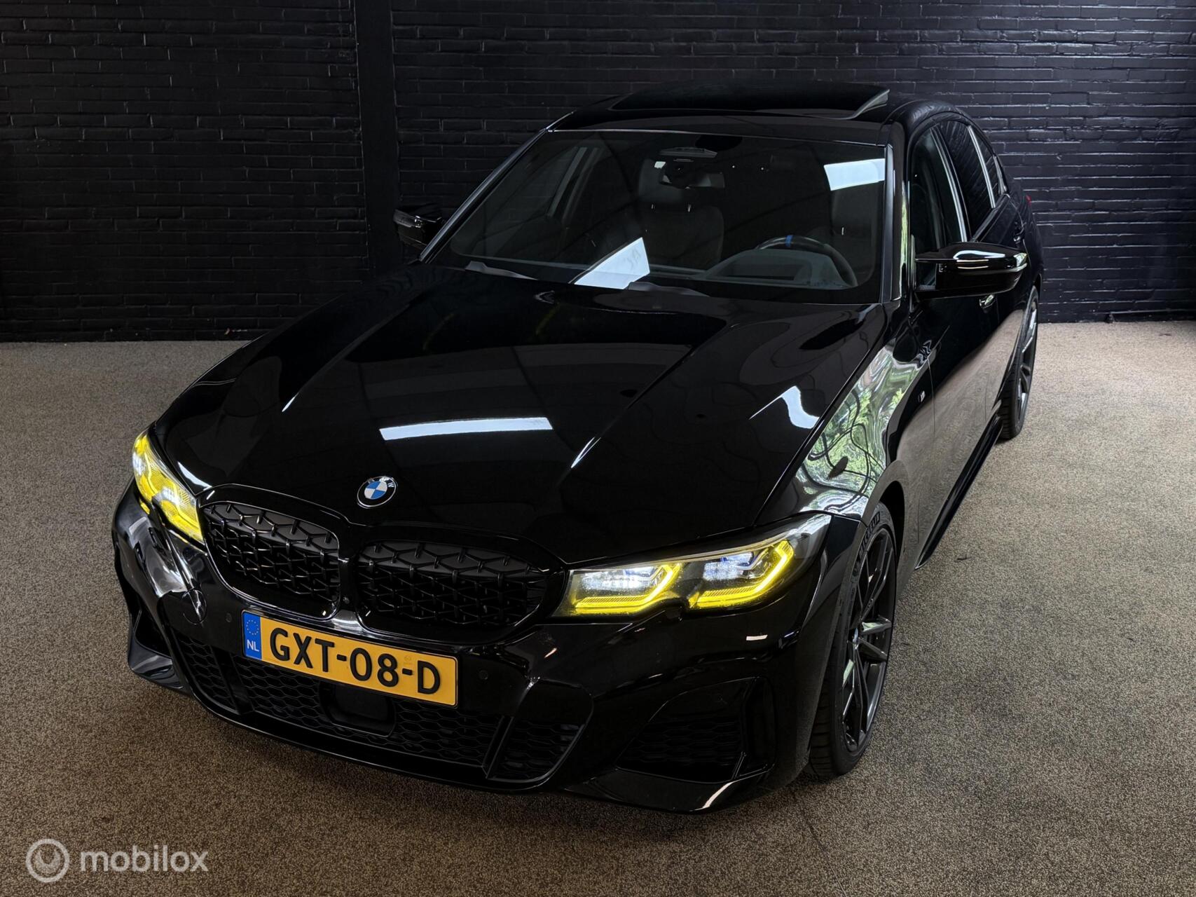 BMW 3-serie M340i xDrive High Executive LASER PANO HARMAN KA 2021 - voorkant