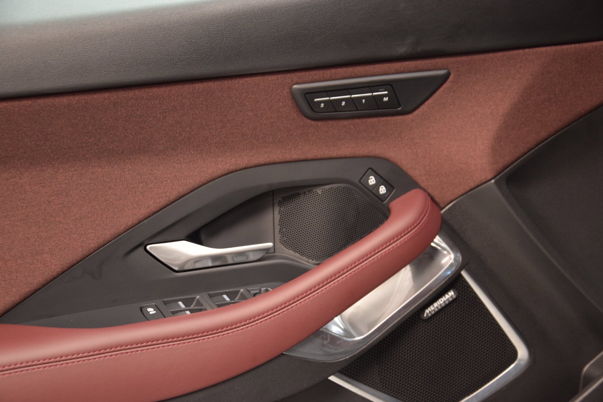 Foto van Jaguar E-pace
