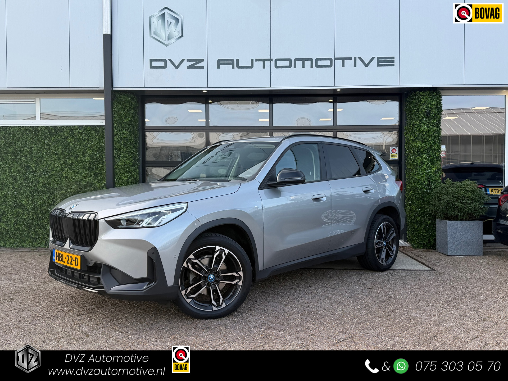 BMW X1 SDrive18i 136PK Aut. | Camera | Carplay | 19" M-Sport | Dealer Ond. 2023 - voorkant