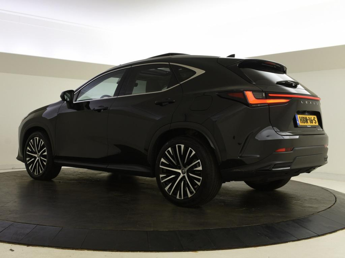 Foto van Lexus NX