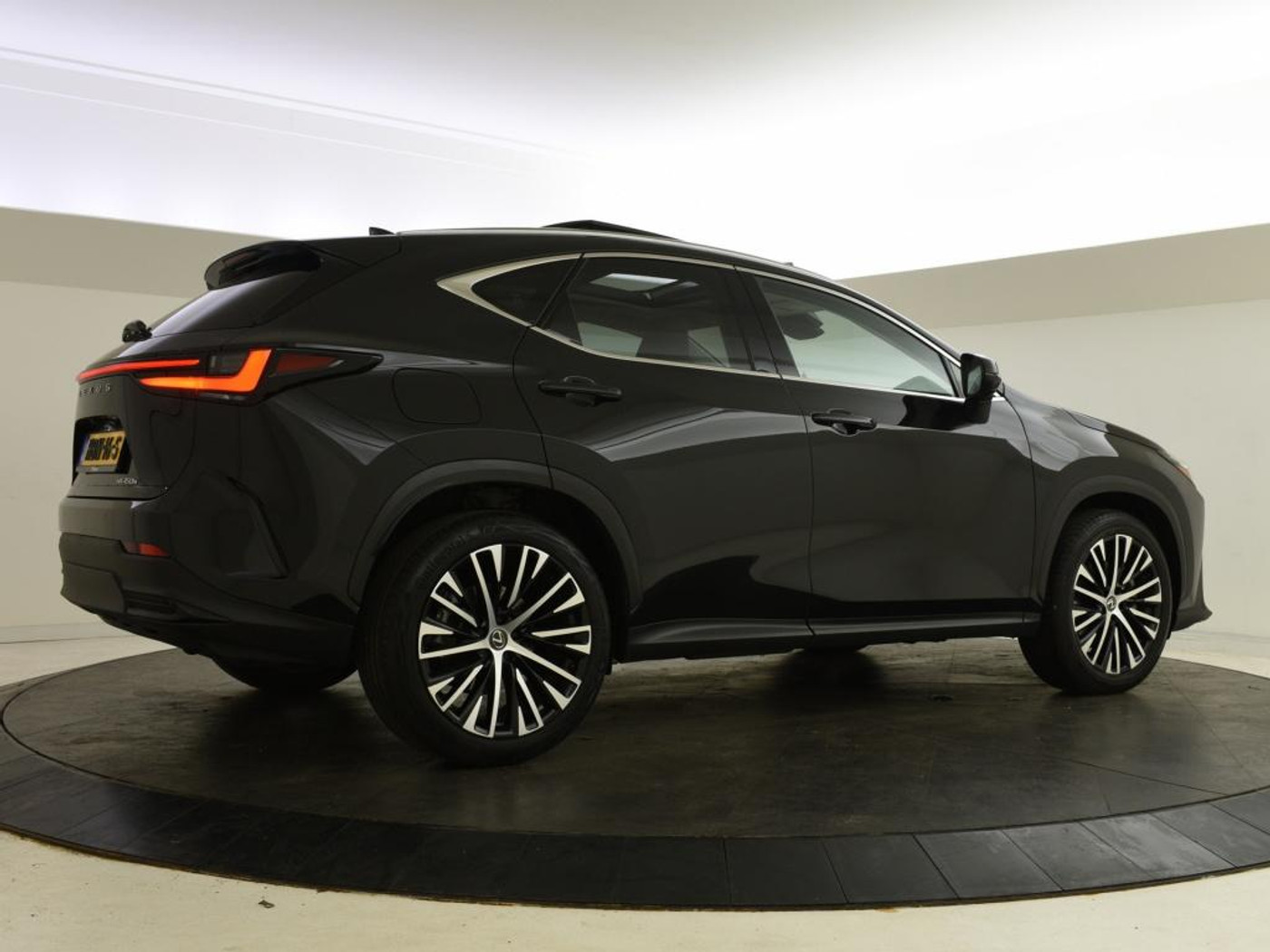 Foto van Lexus NX