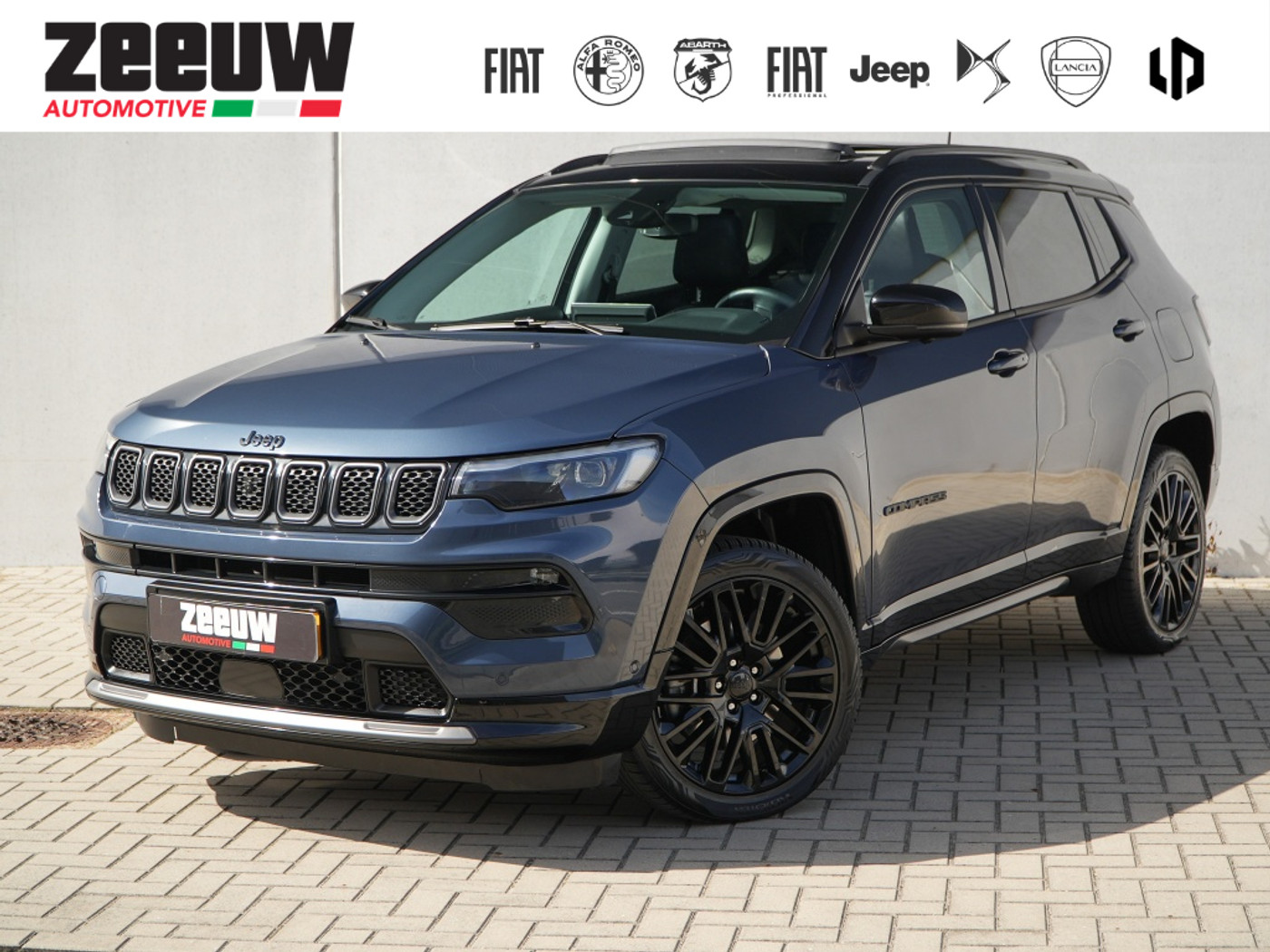 Jeep Compass 4xe 240 PK Hybrid Summit | Pano | Safety | 360cam | 19" 2025 - voorkant