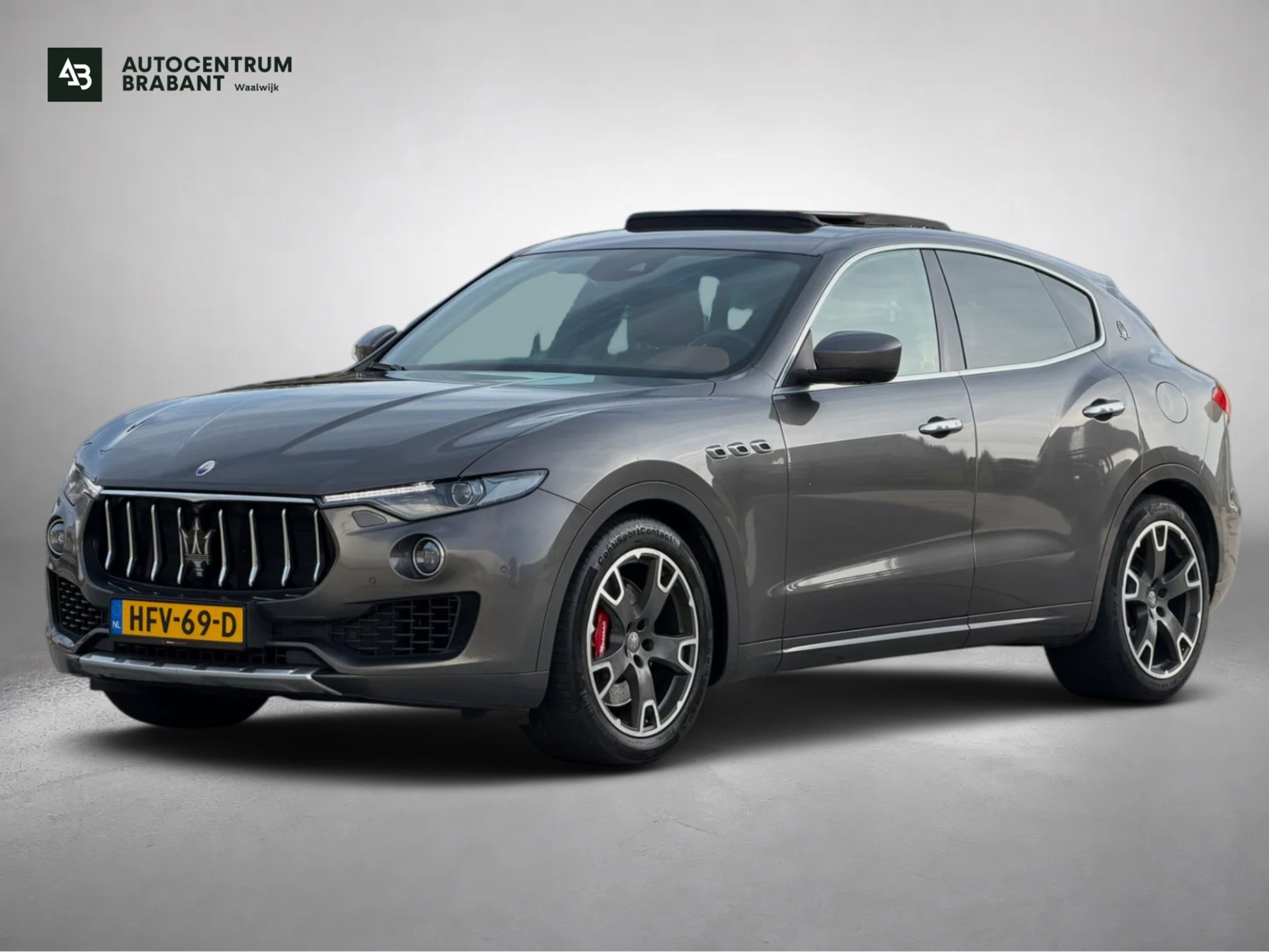 Maserati Levante 3.0 V6 S AWD GranLusso (Goed OndH, Panorama, Vol Leder, 360 Camera, StoelV, Navi, Sport uitlaat, LuchtVering,Etc) 2016 - voorkant