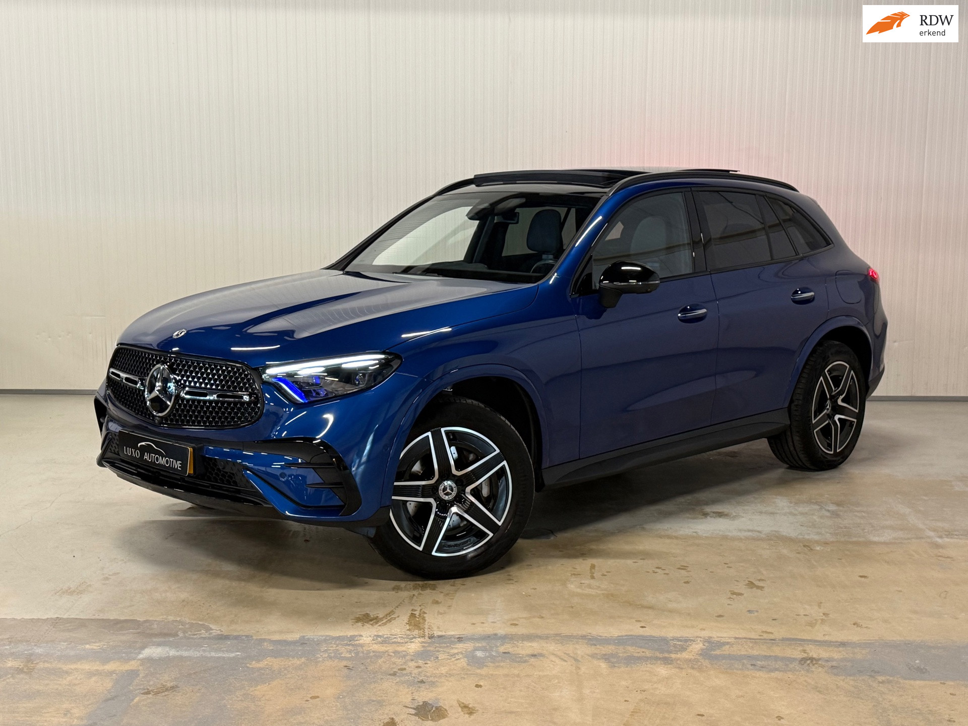 Mercedes-Benz Glc-klasse 300e 4MATIC AMG Line | PANO | 360 CAMERA | MEMORY | NIGHT | VOL! 2023 - voorkant