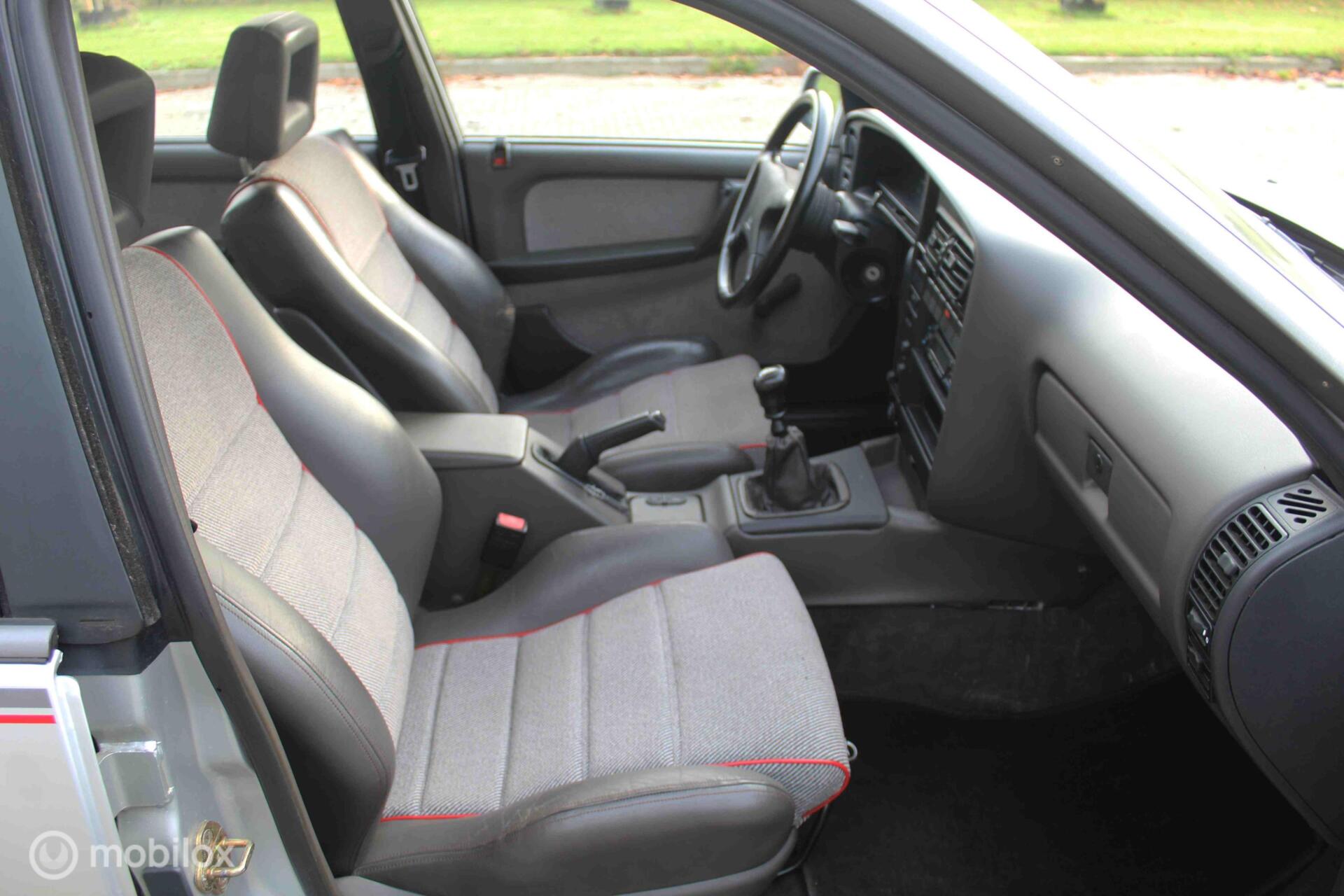 Foto van Opel Omega