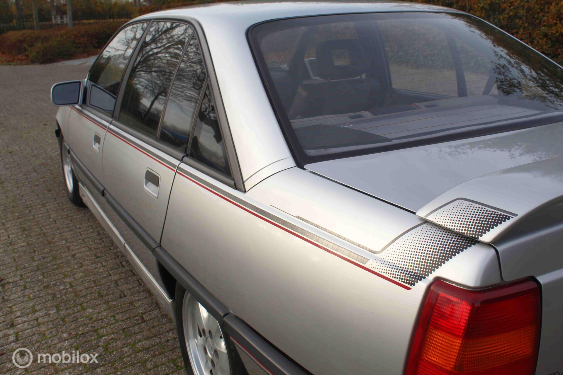 Foto van Opel Omega