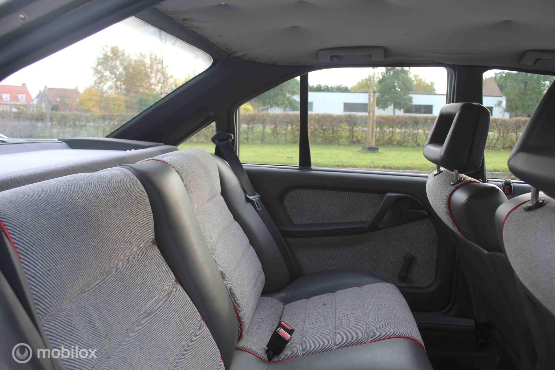 Foto van Opel Omega