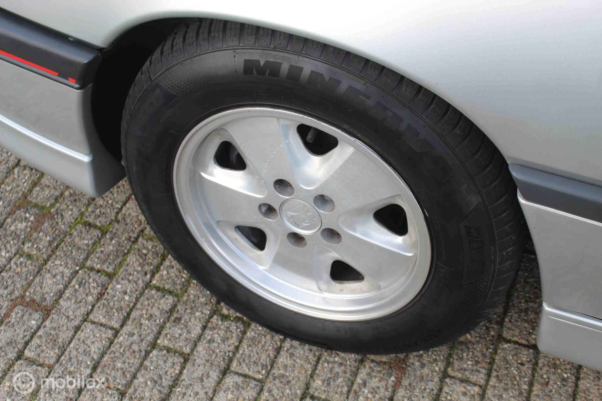 Foto van Opel Omega