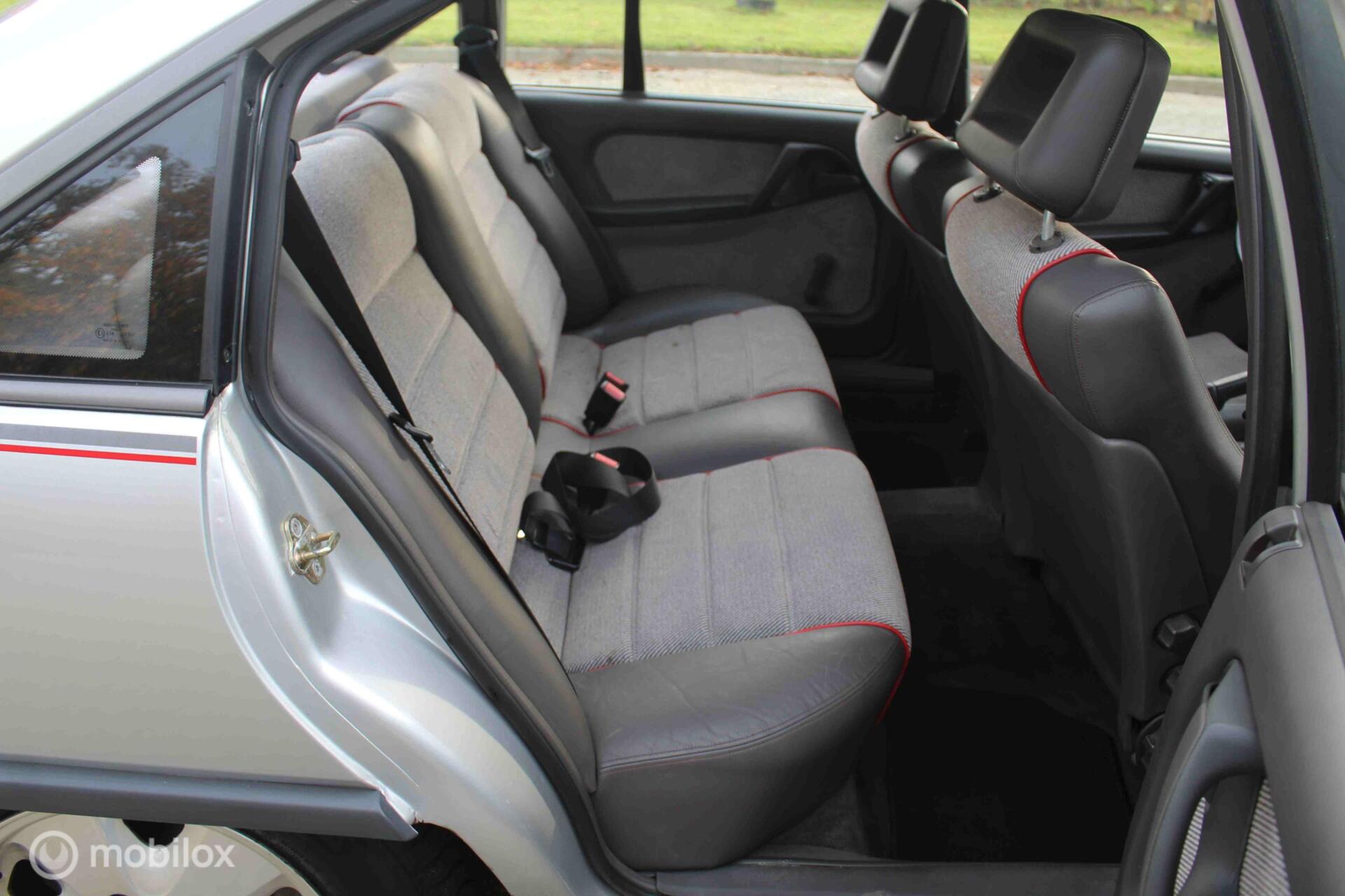 Foto van Opel Omega