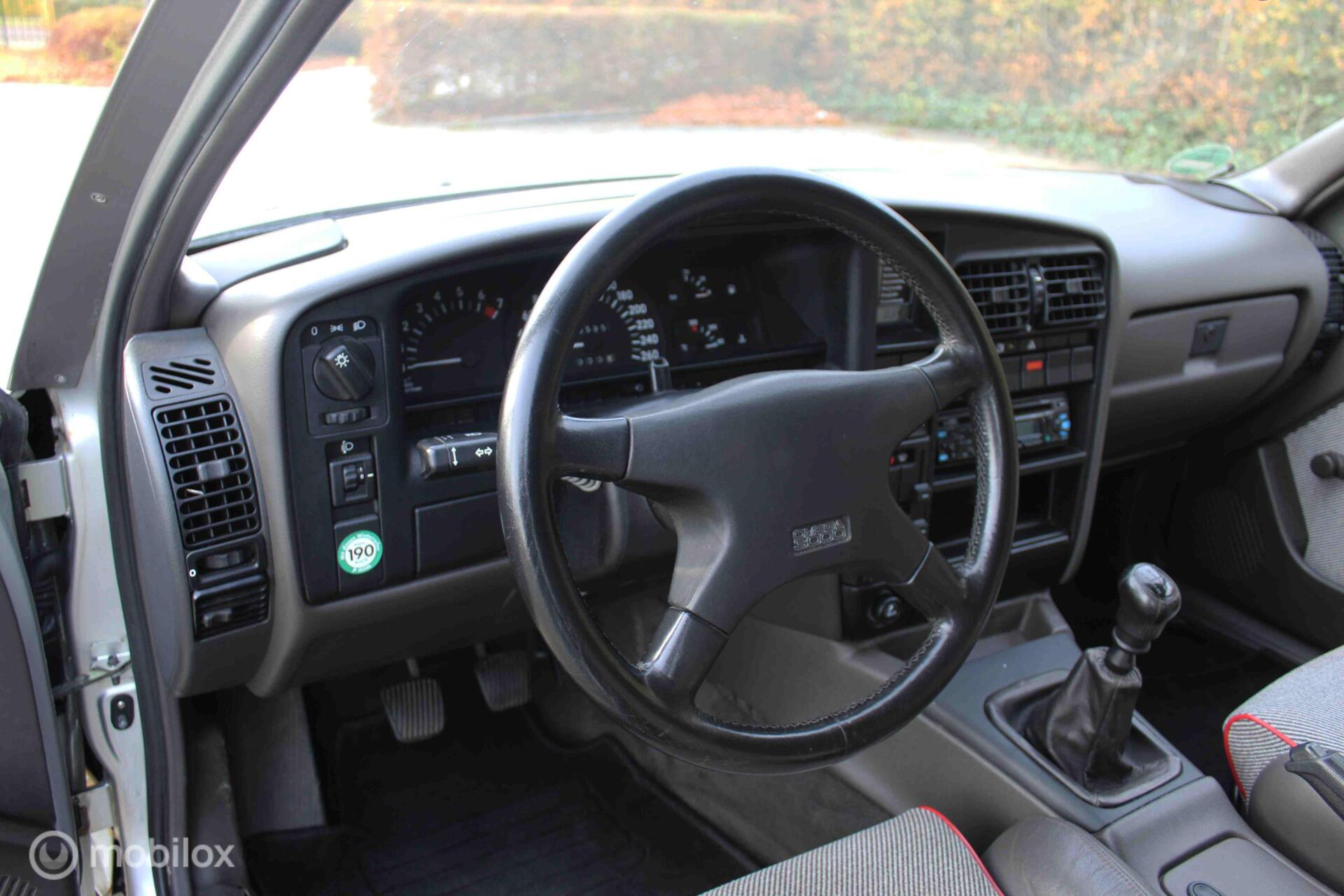 Foto van Opel Omega