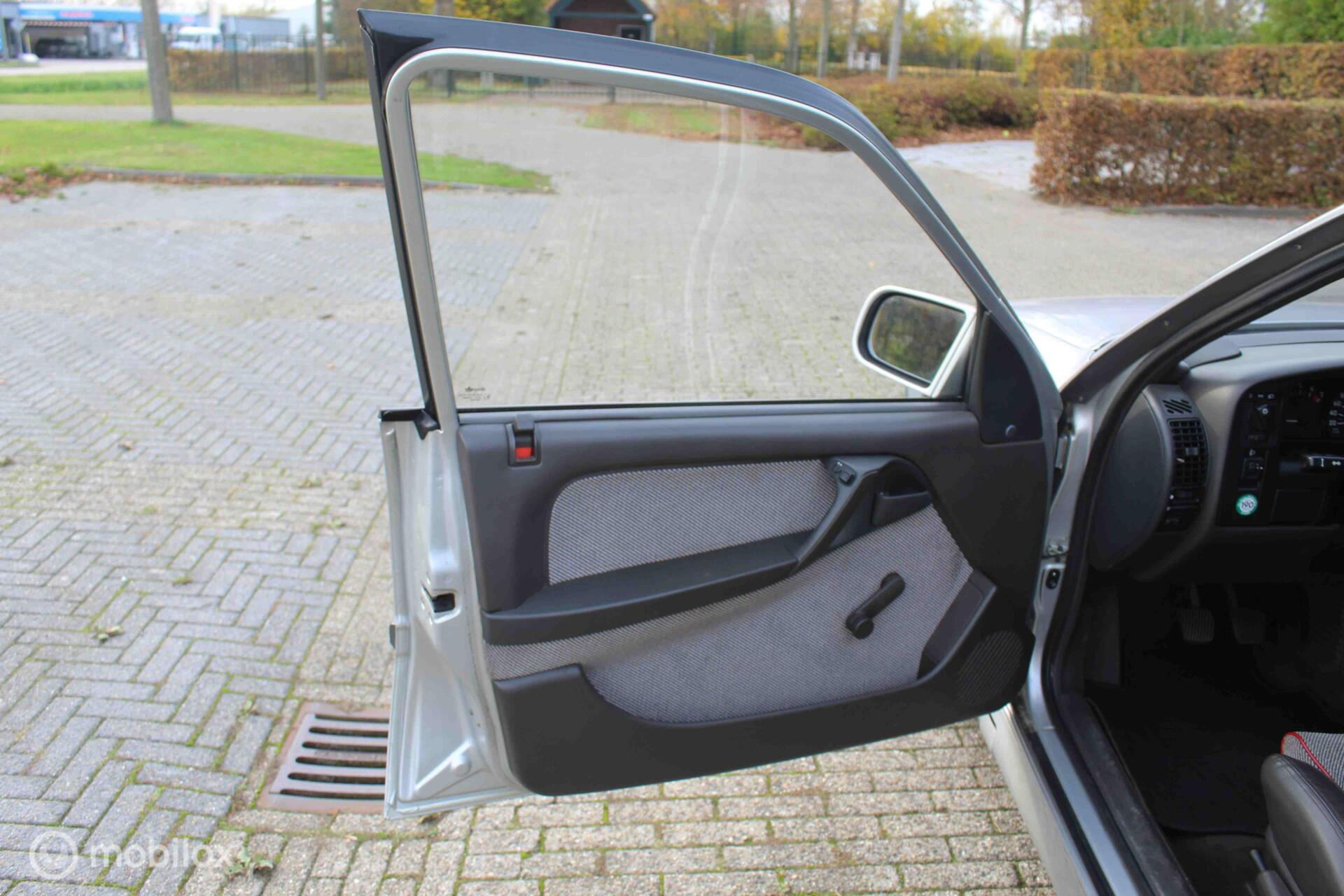 Foto van Opel Omega