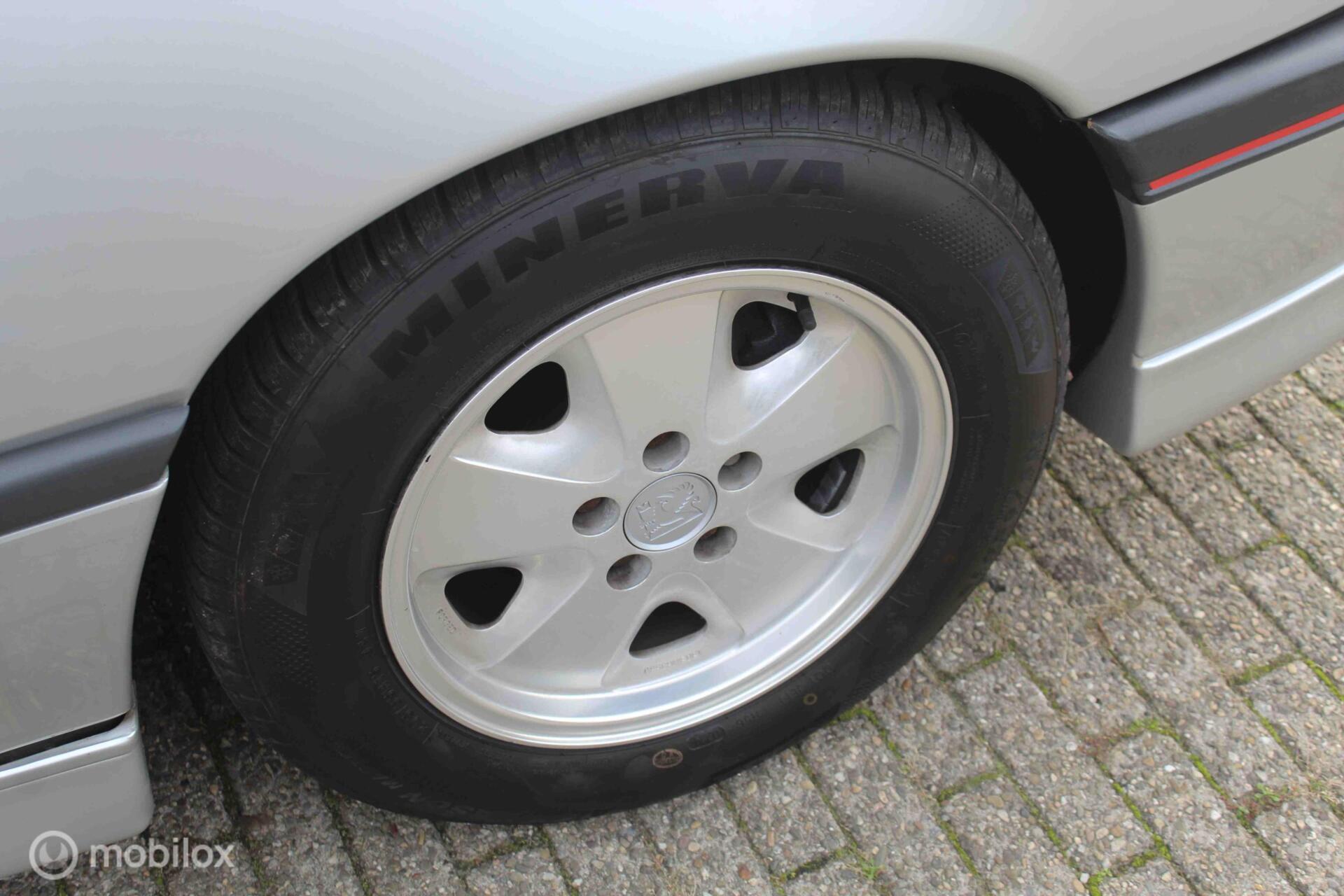 Foto van Opel Omega