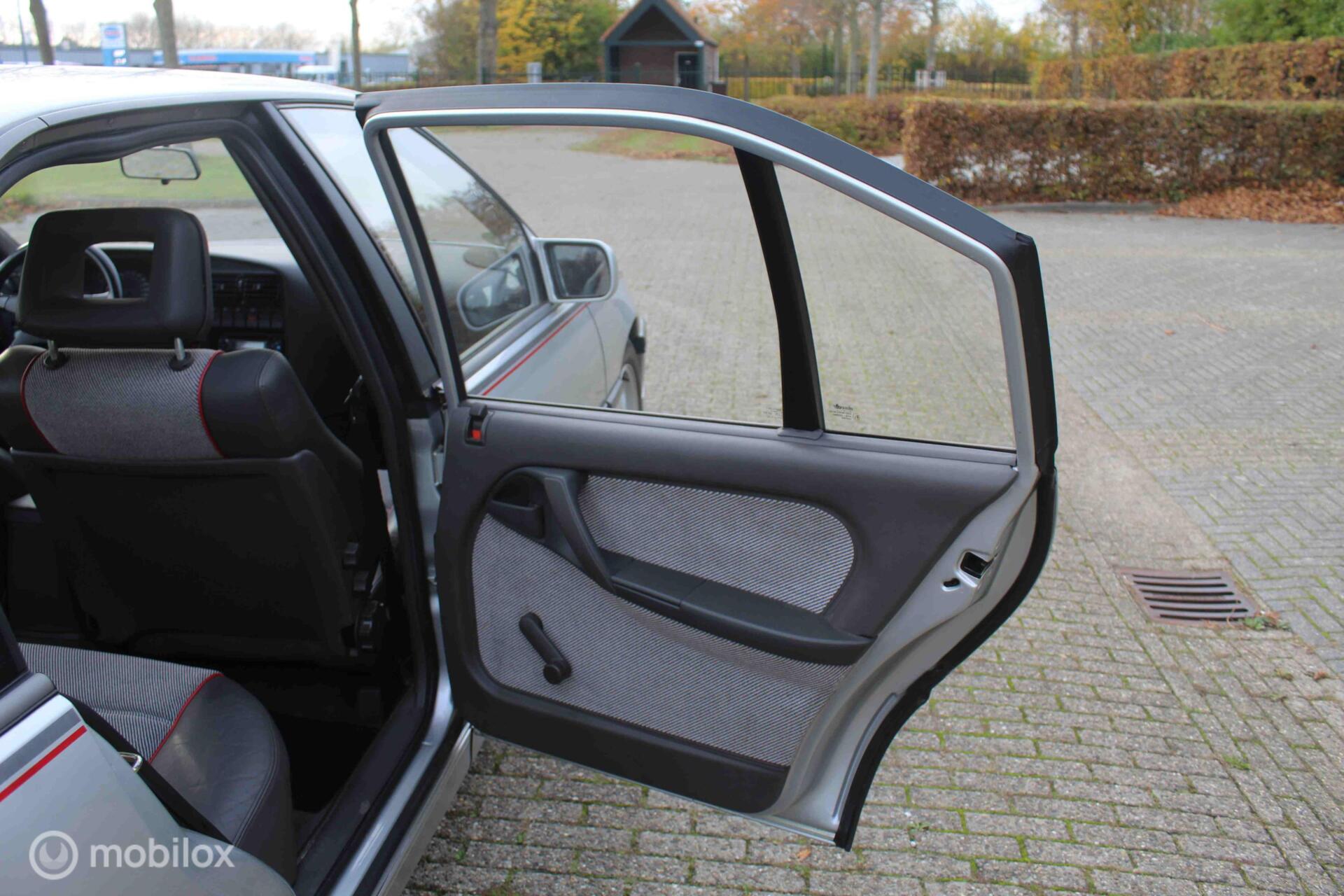 Foto van Opel Omega