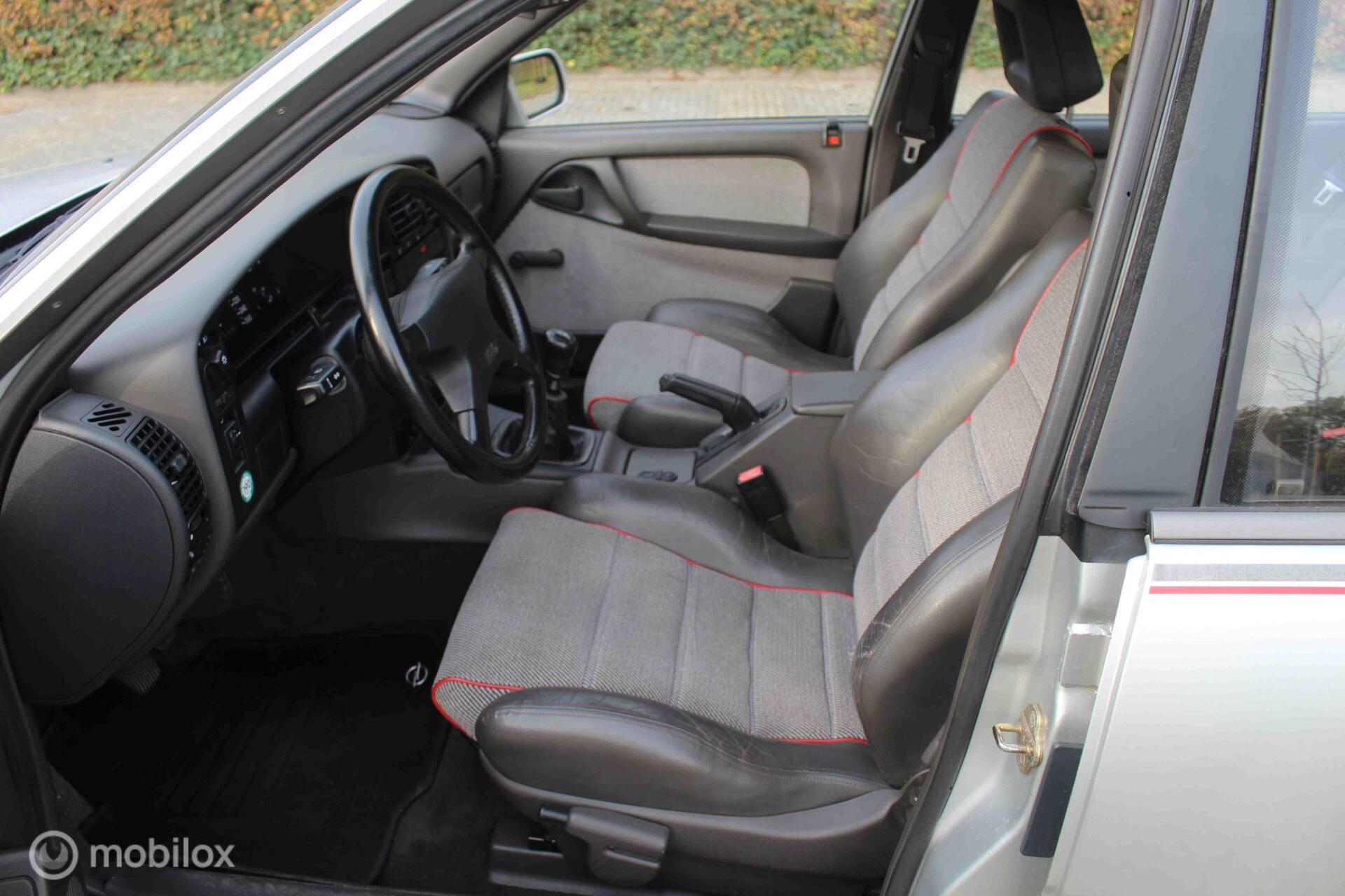 Foto van Opel Omega