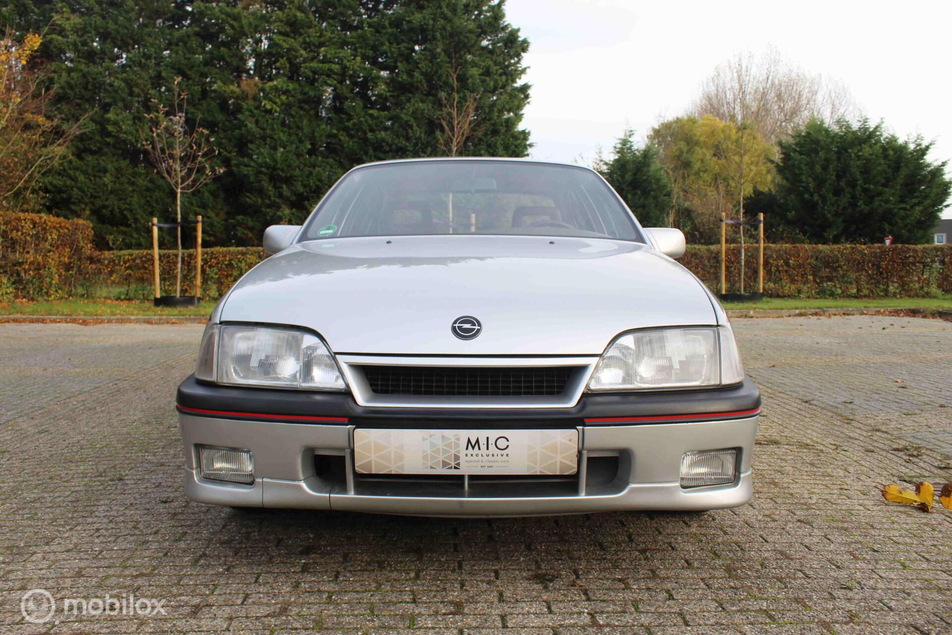 Foto van Opel Omega
