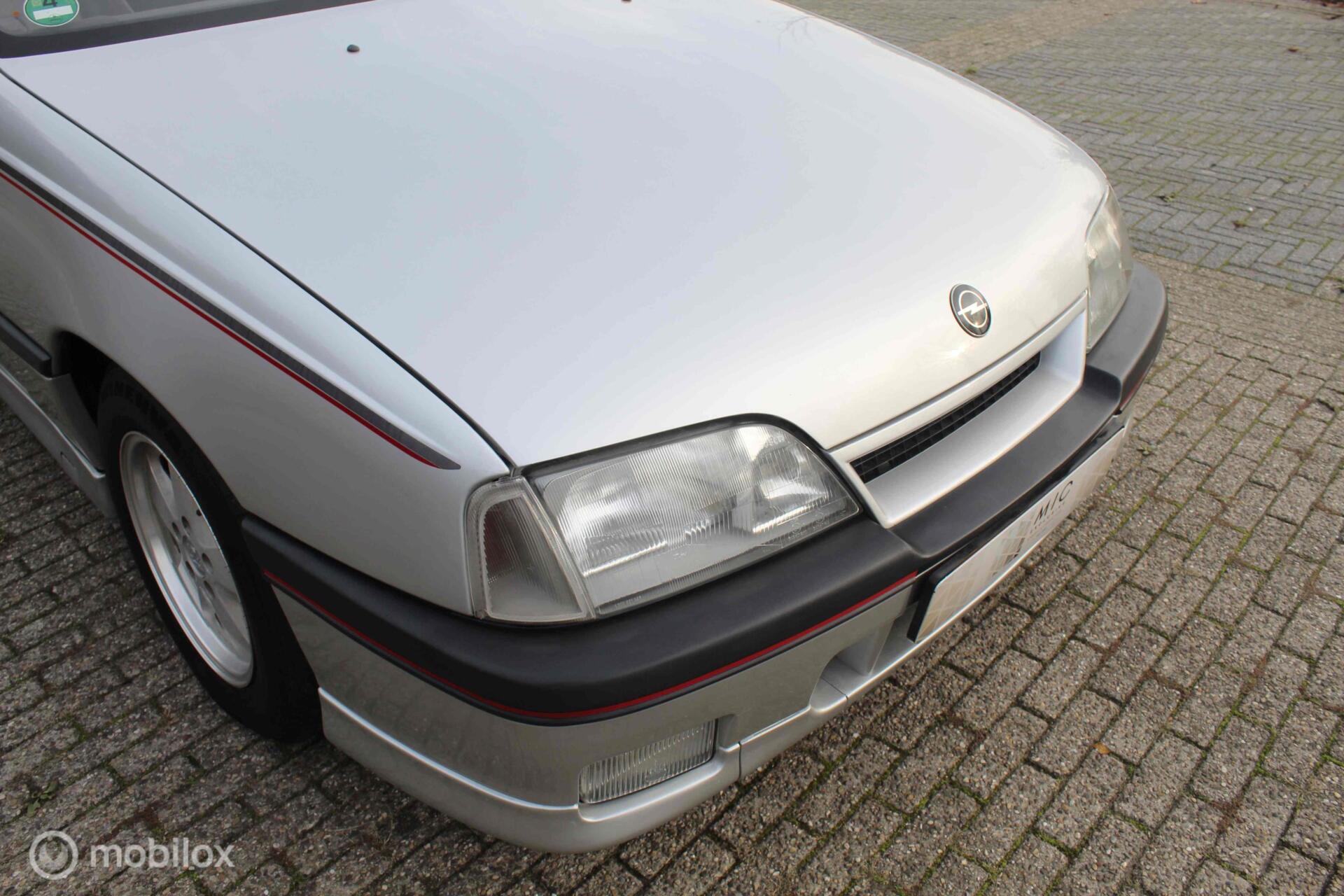 Foto van Opel Omega