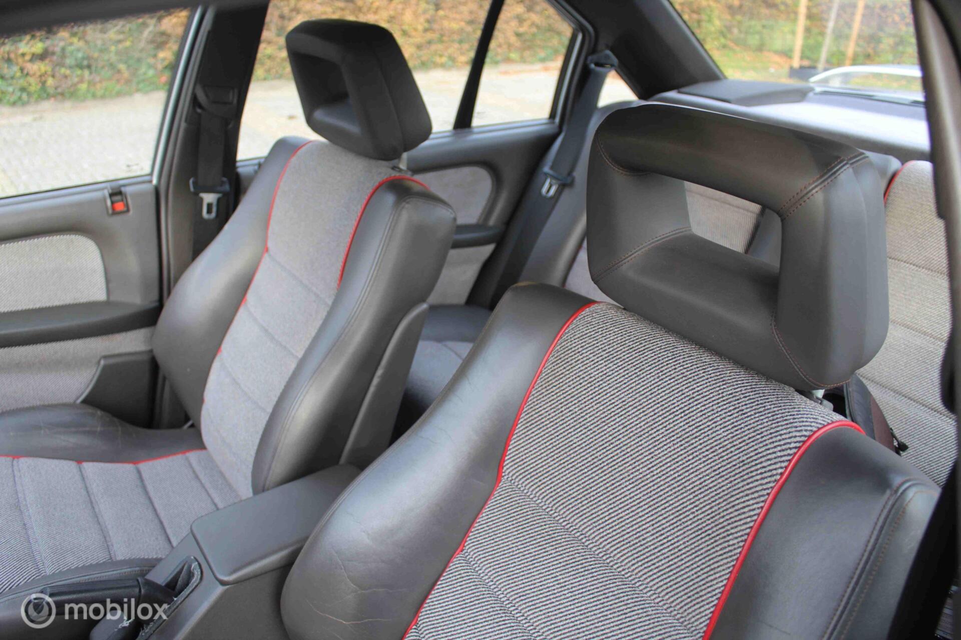Foto van Opel Omega