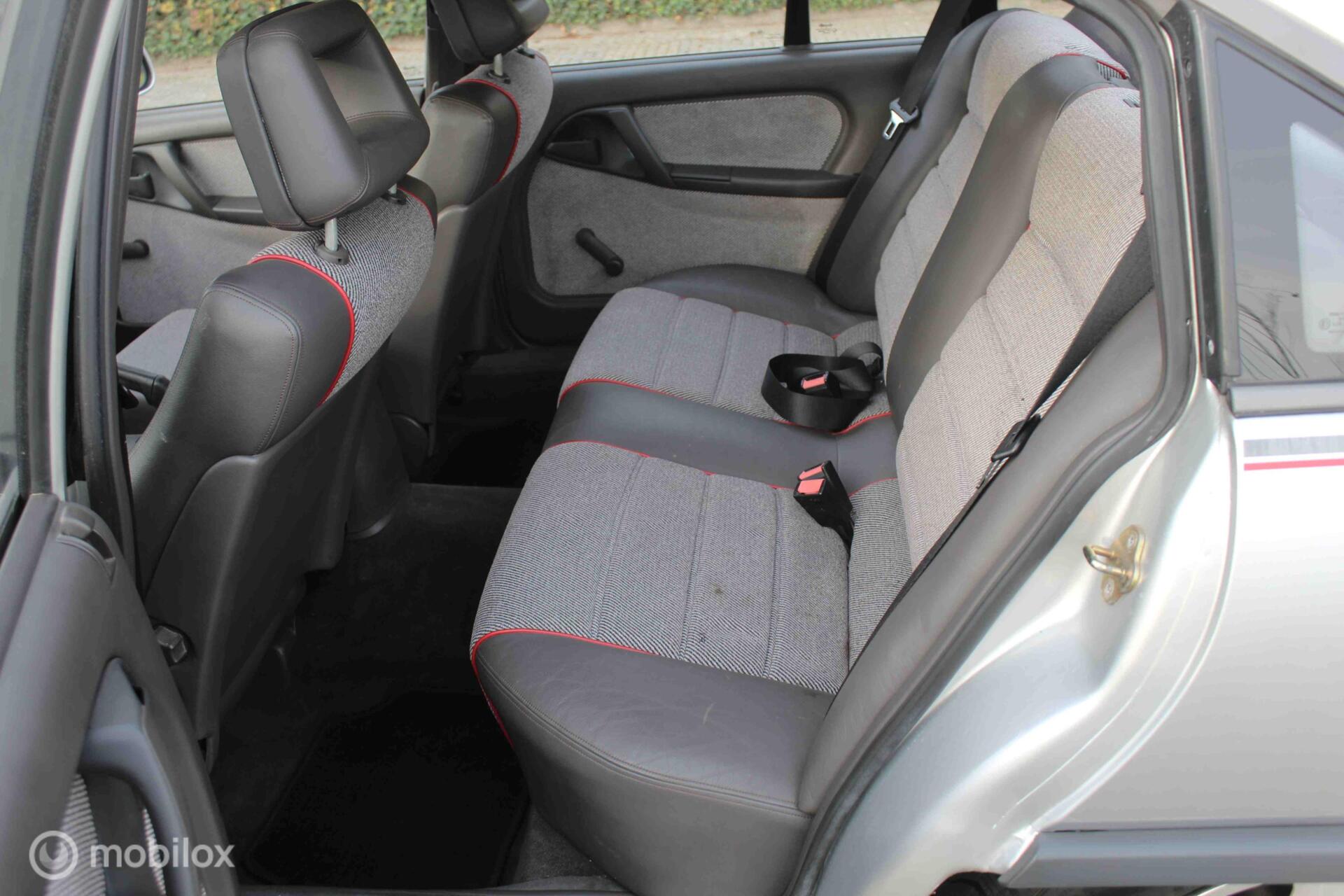 Foto van Opel Omega