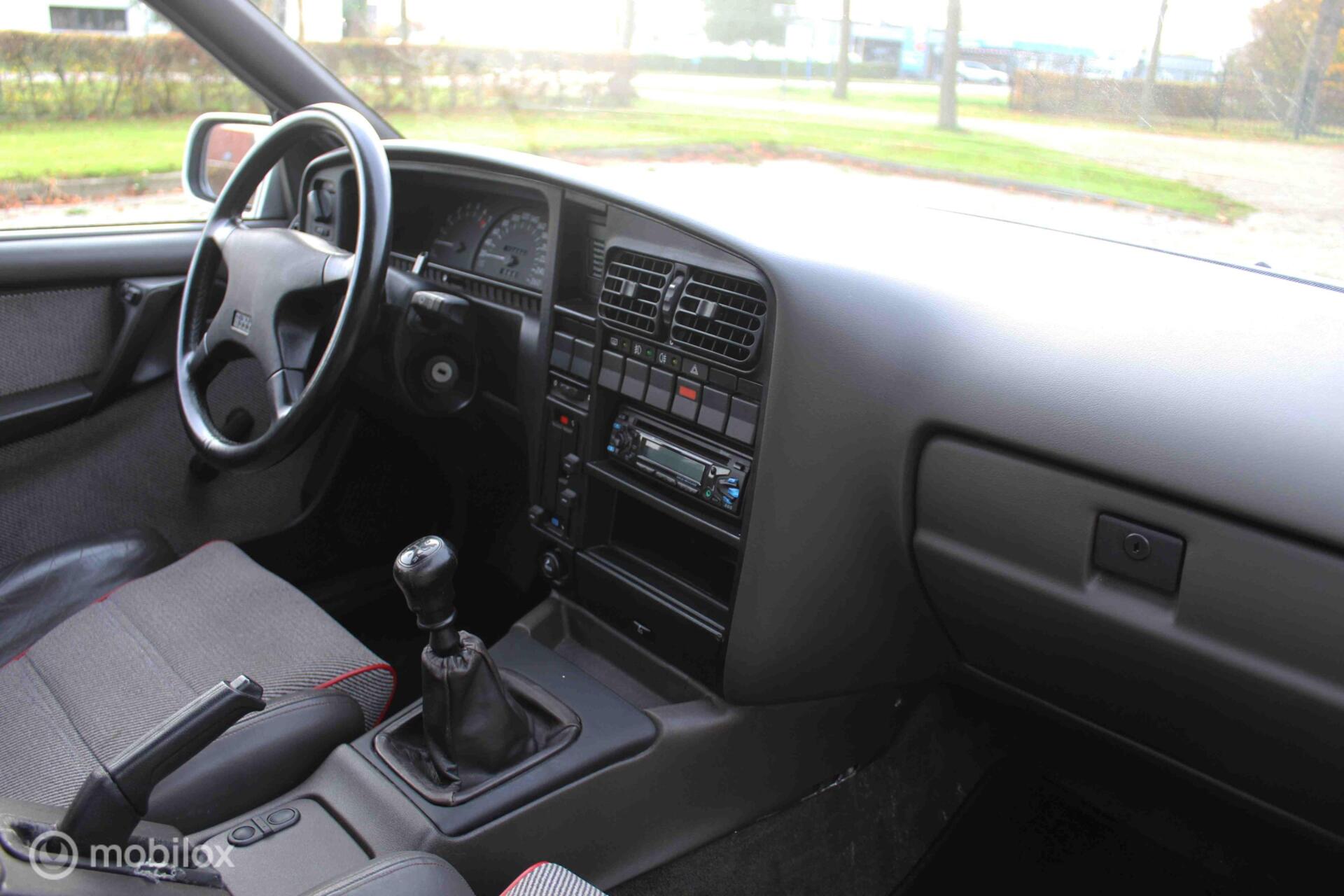 Foto van Opel Omega
