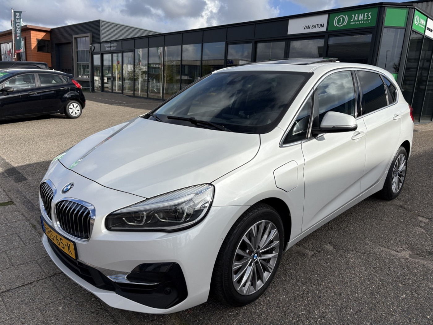 BMW 2-serie Active Tourer 225xe iPerformance Hybride Panodak Leder 2021 - voorkant