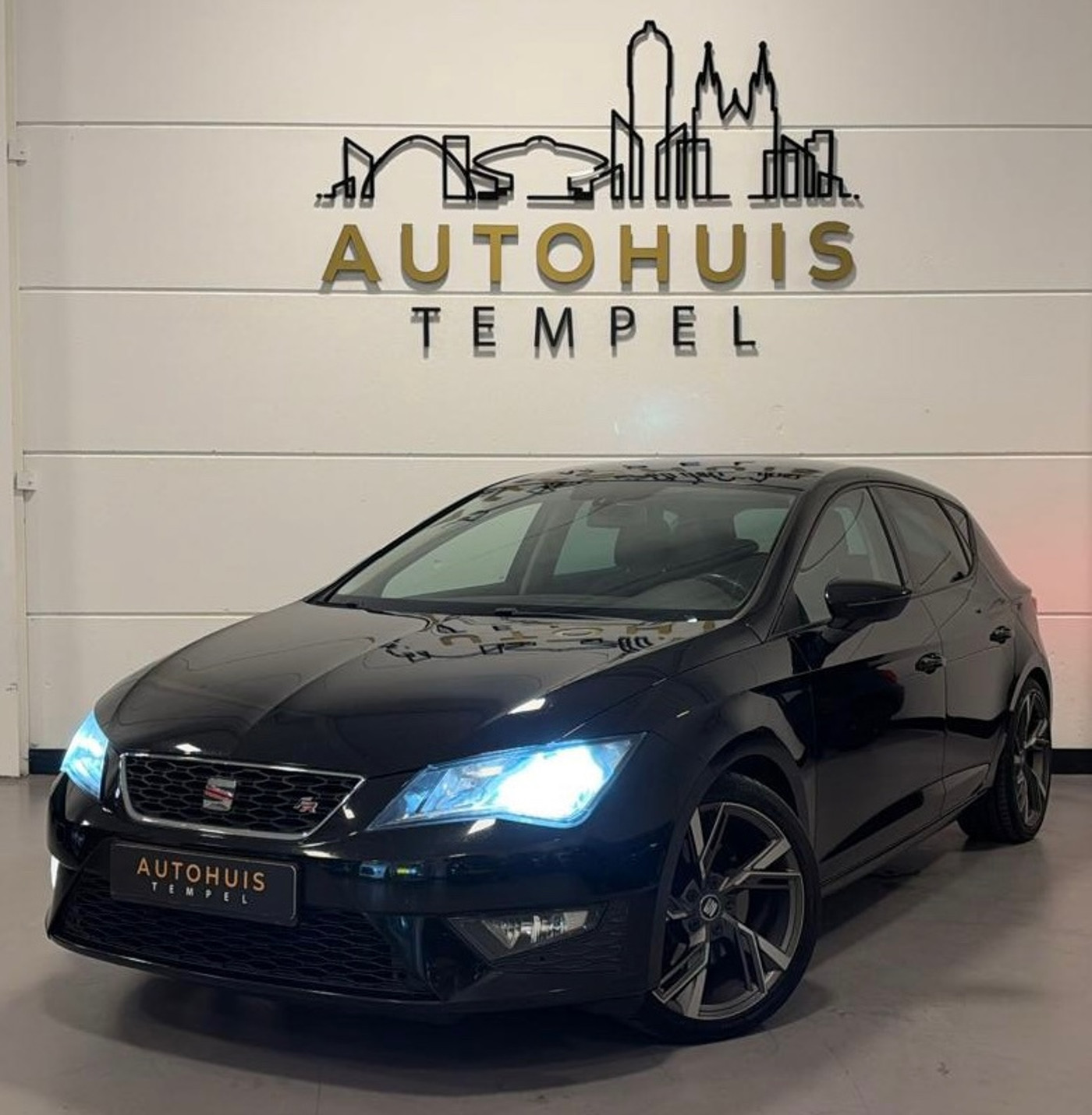 Seat Leon 1.8 TSI FR Automaat Airco Cruise Leder/Stof 18Inch 2015 - voorkant