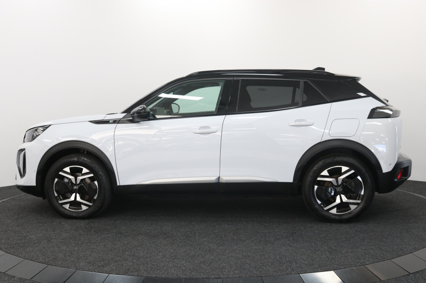 Foto van Peugeot E-2008