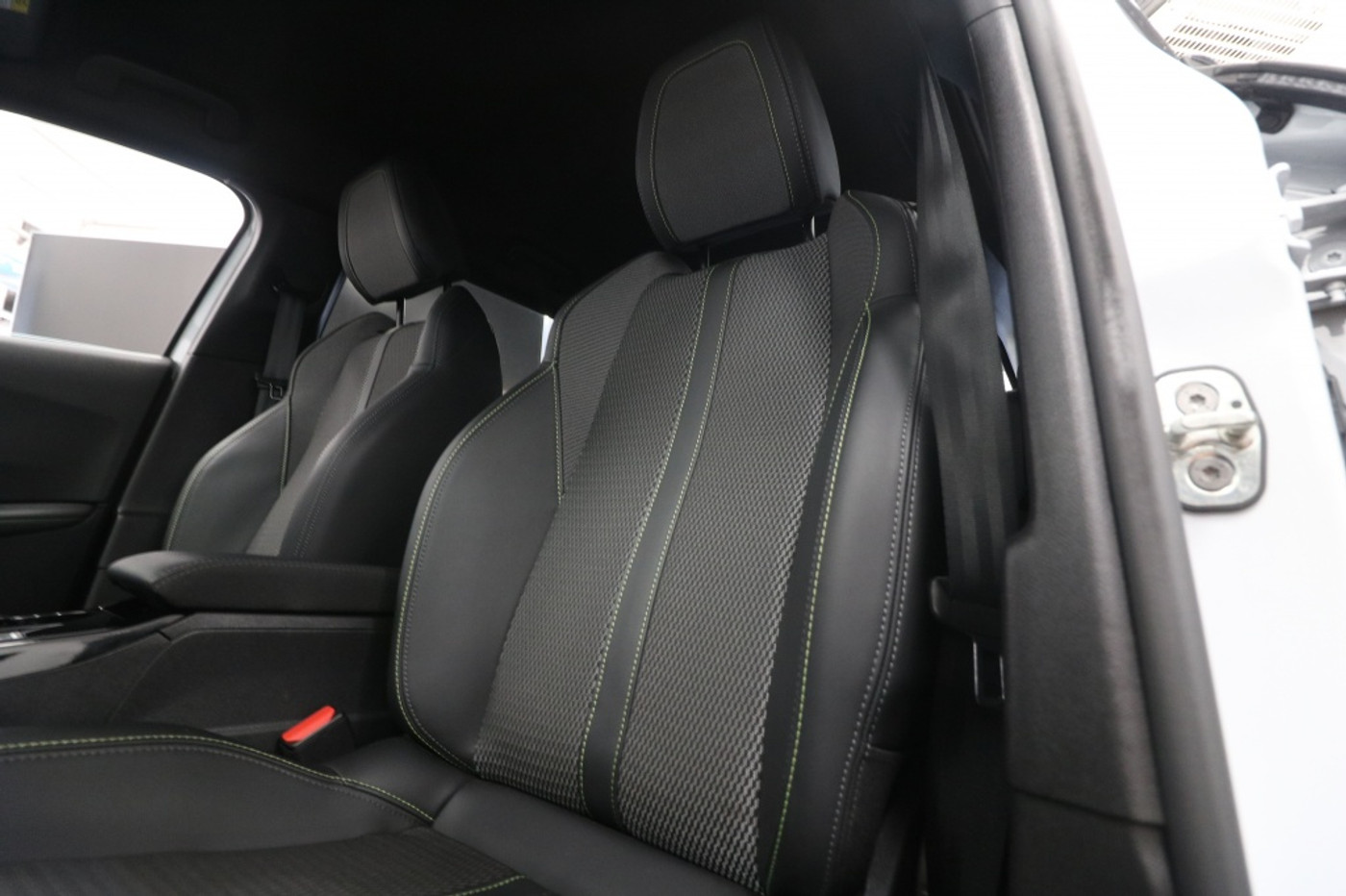 Foto van Peugeot E-2008
