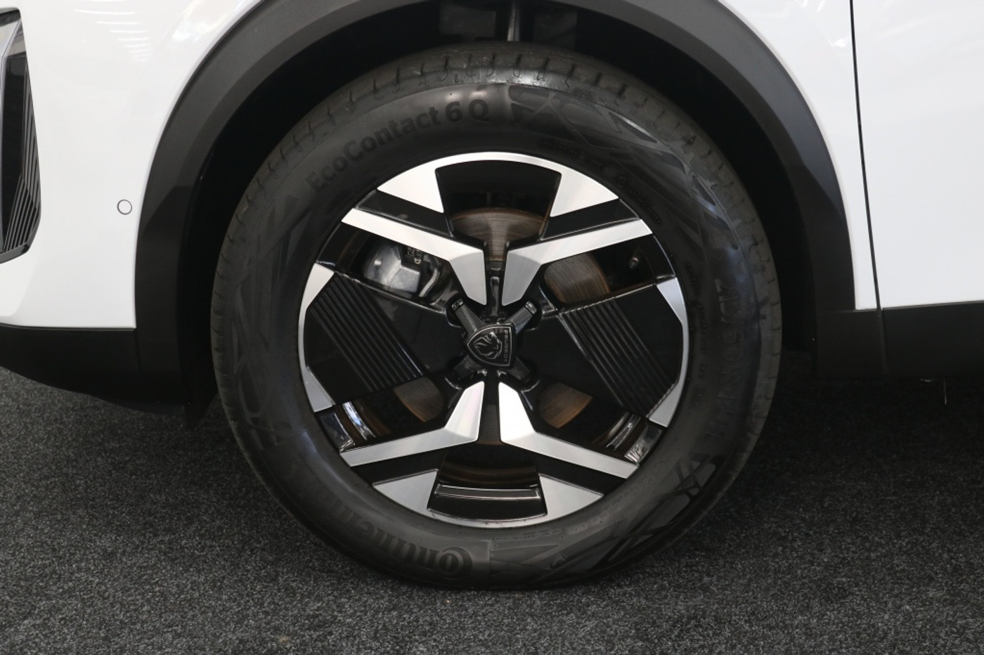 Foto van Peugeot E-2008