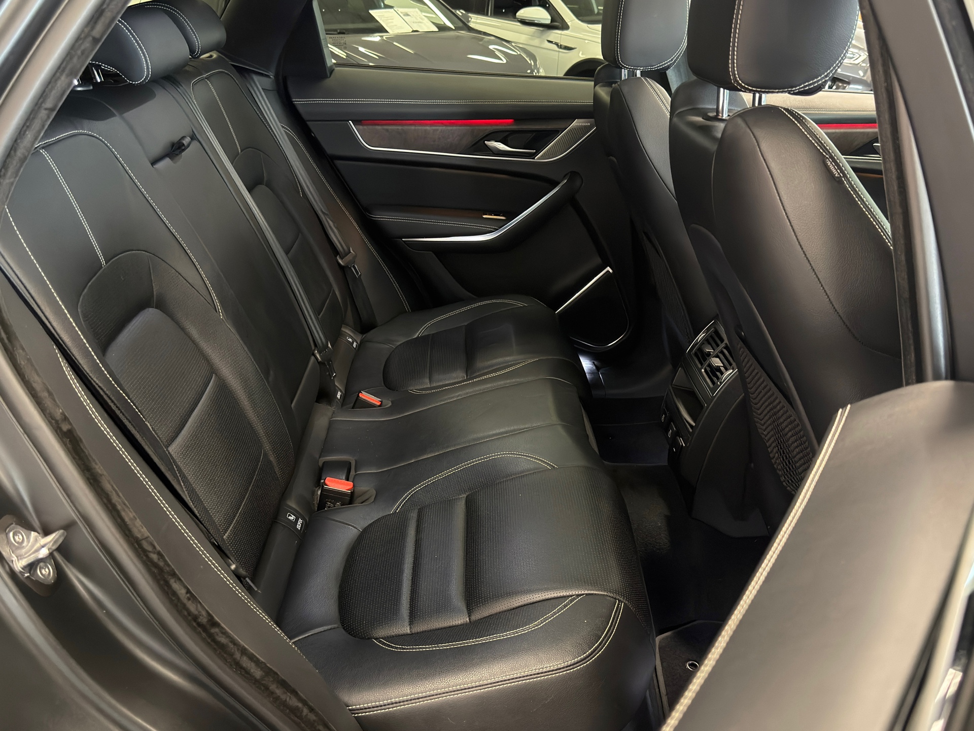 Foto van Jaguar F-pace