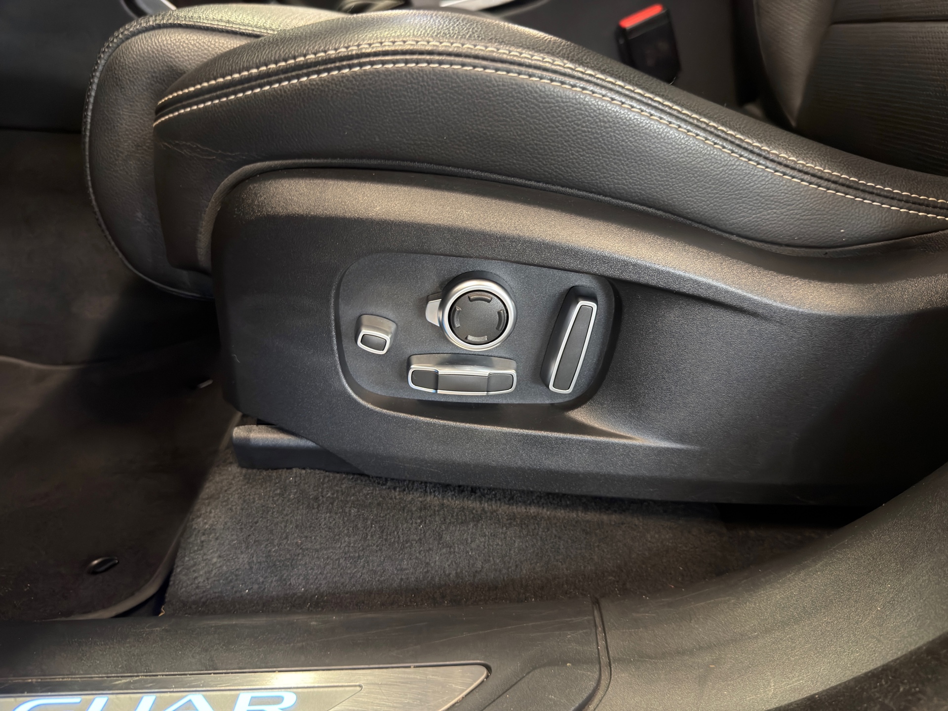 Foto van Jaguar F-pace