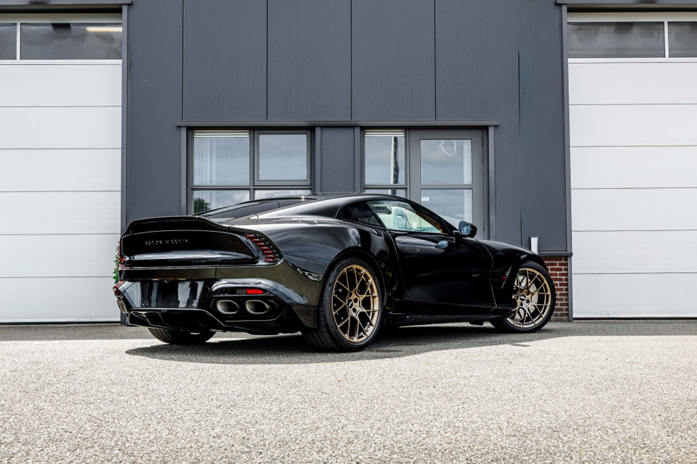 Foto van Aston Martin Vanquish
