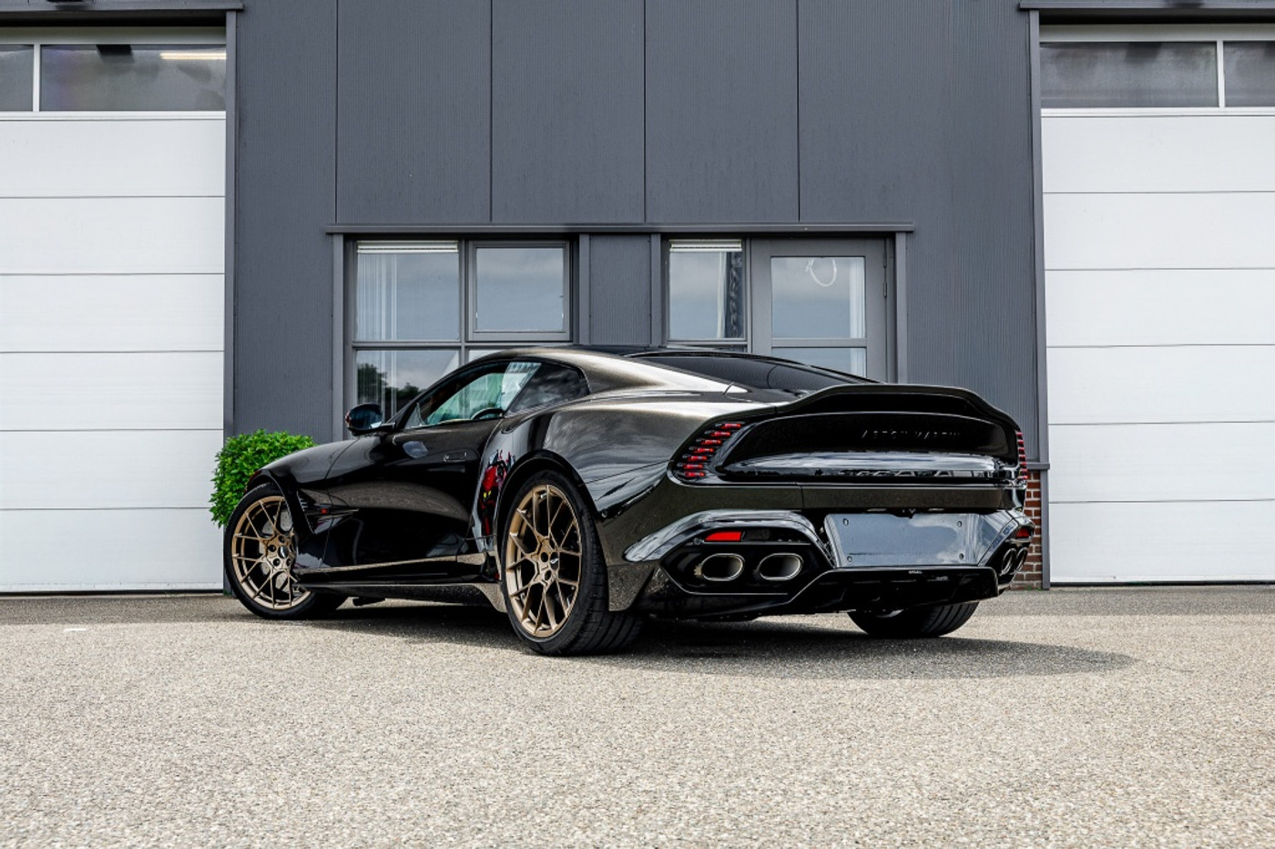 Foto van Aston Martin Vanquish