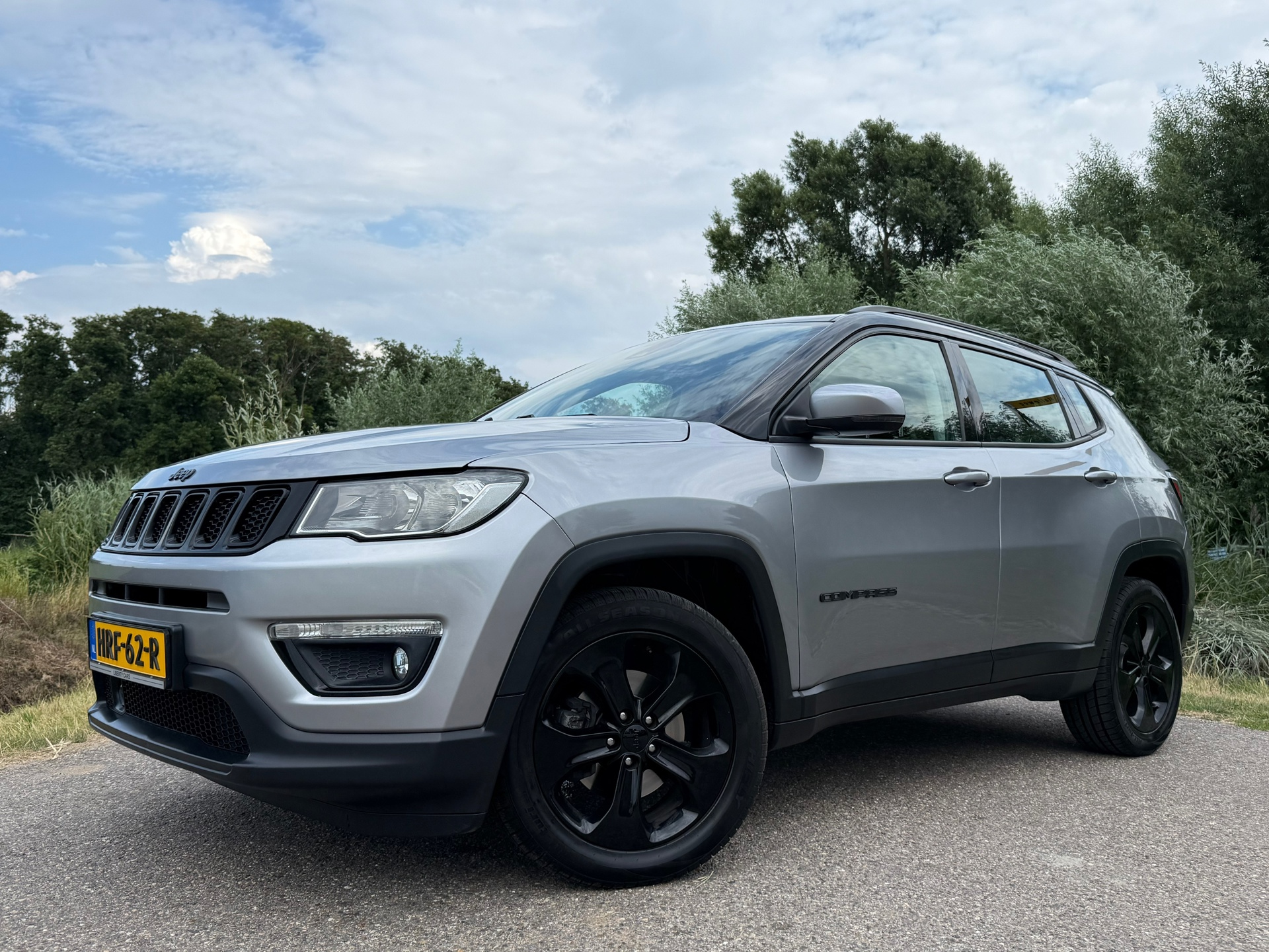 Jeep Compass 1.4 MultiAir Night Eagle | Camera | Apple CarPlay/Android Auto | Navi | Stuur-/Stoelverwarming | 17" Velgen | Clima | 2019 - voorkant