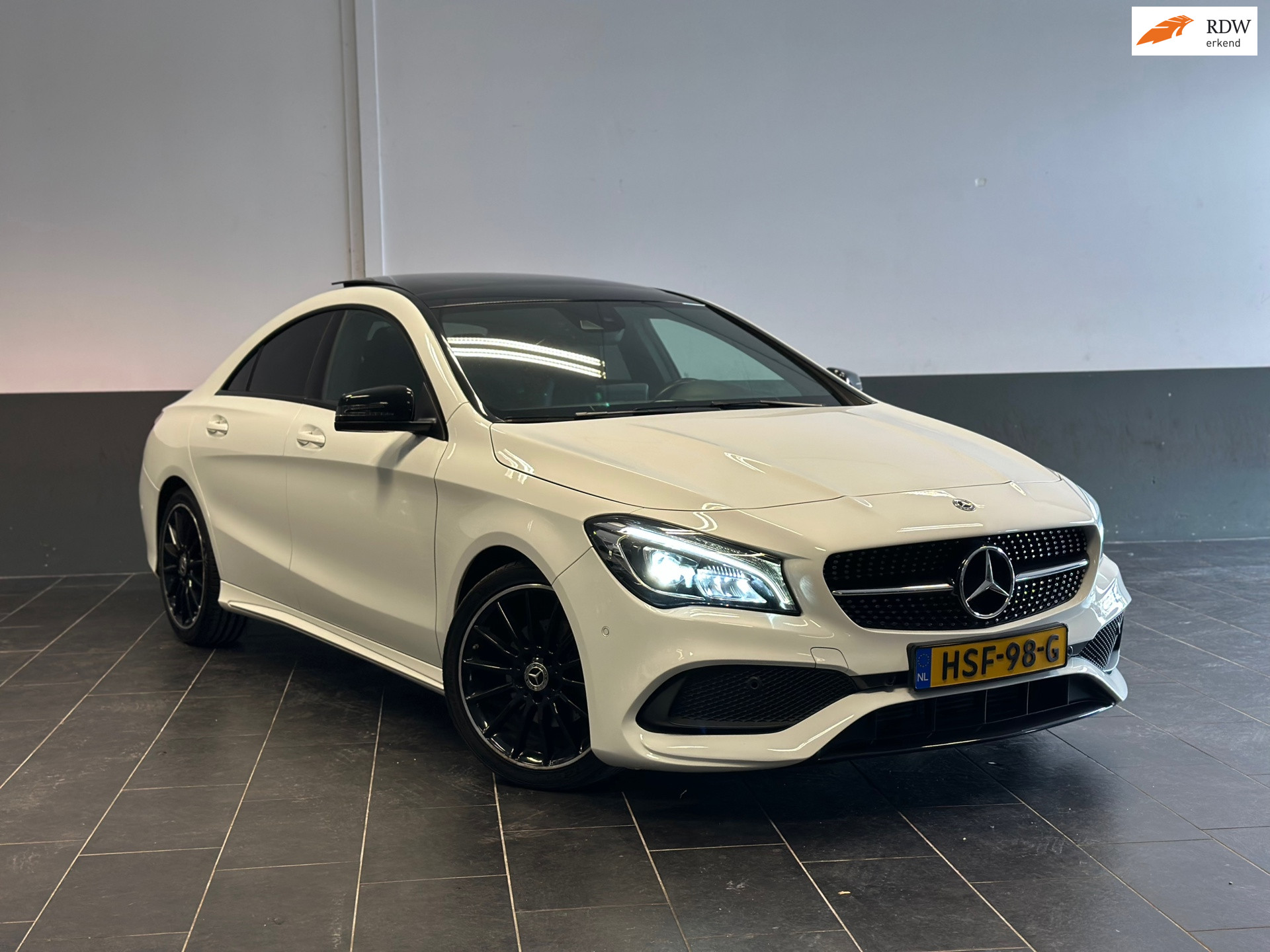 Mercedes-Benz Cla-klasse 200 Business AMG , Night , Pano , Full options 2019 - voorkant
