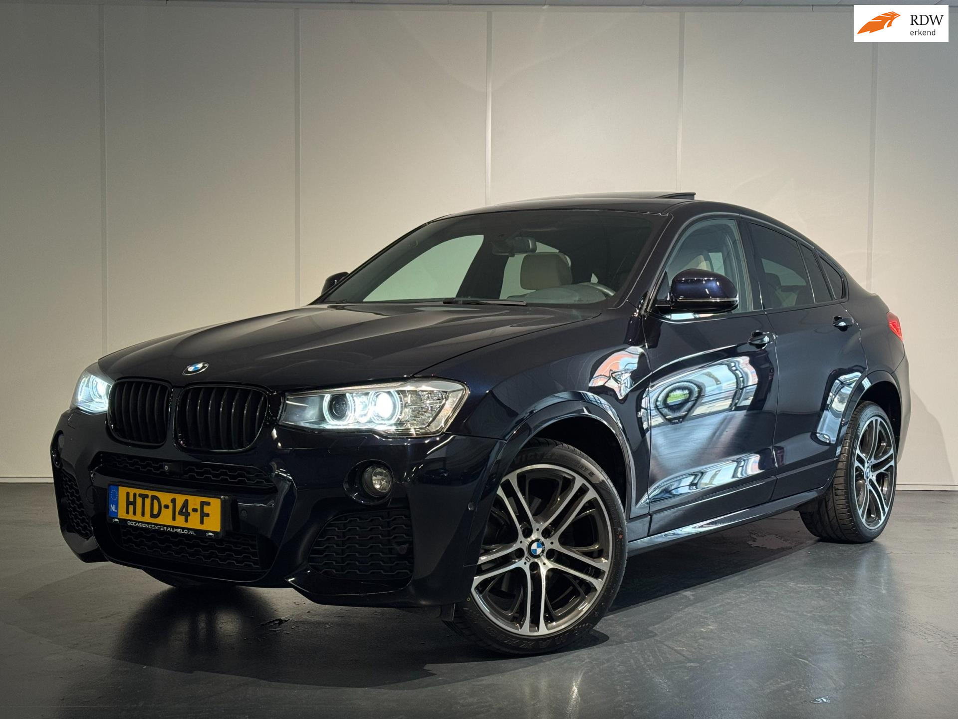 BMW X4 XDrive20i High Executive XLine M-Performance /Incl.BTW/PANO/Leer/Camera/HUD 2017 - voorkant
