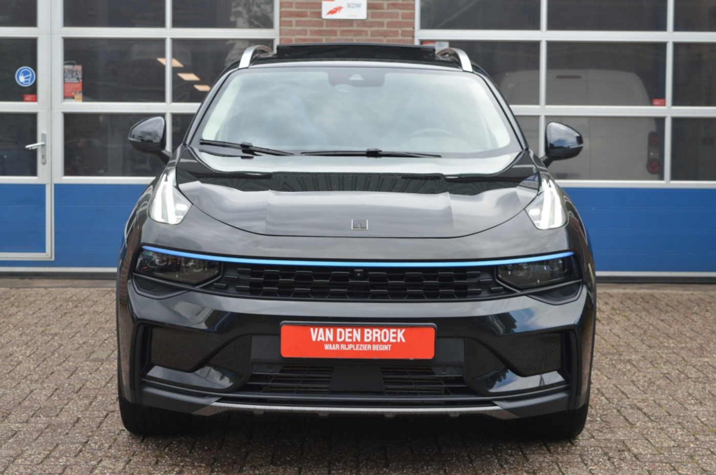 Foto van LYNK & Co 01