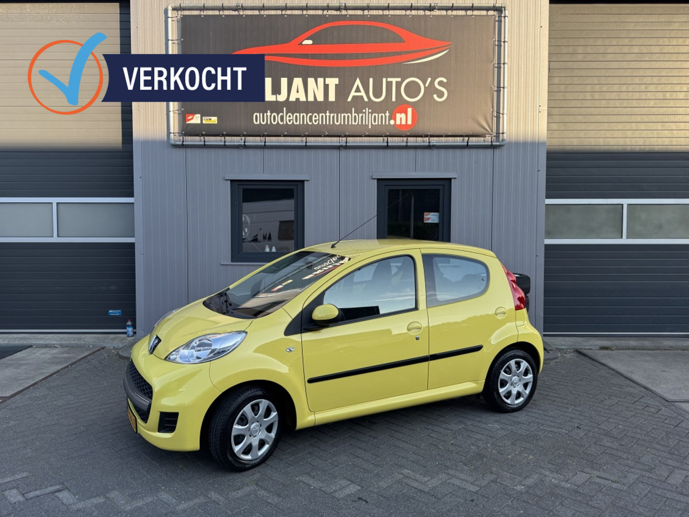 Peugeot 107 1.0-12V XS 2011 - voorkant