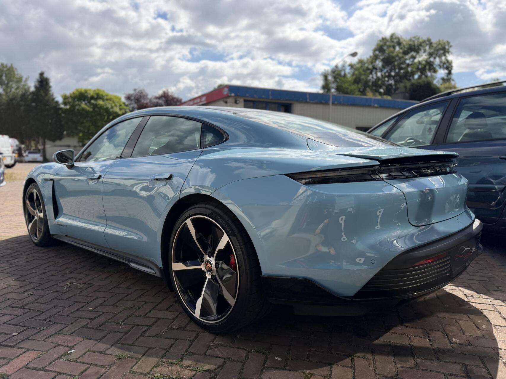 Foto van Porsche Taycan 4s