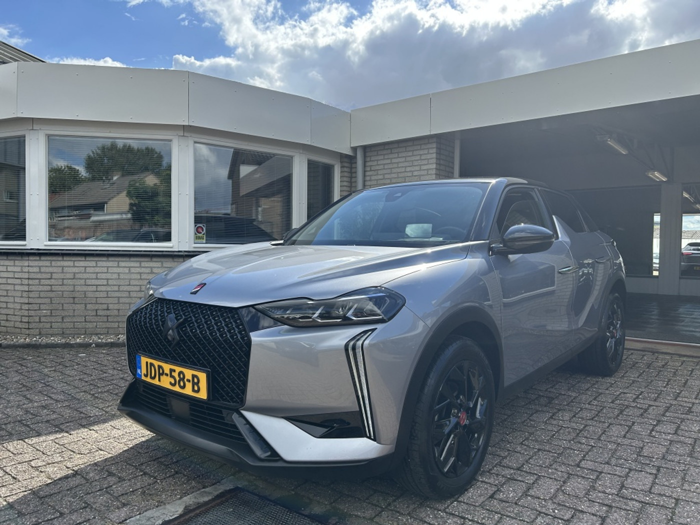 DS 3 1.2 PureTech Rivoli 2023 - voorkant