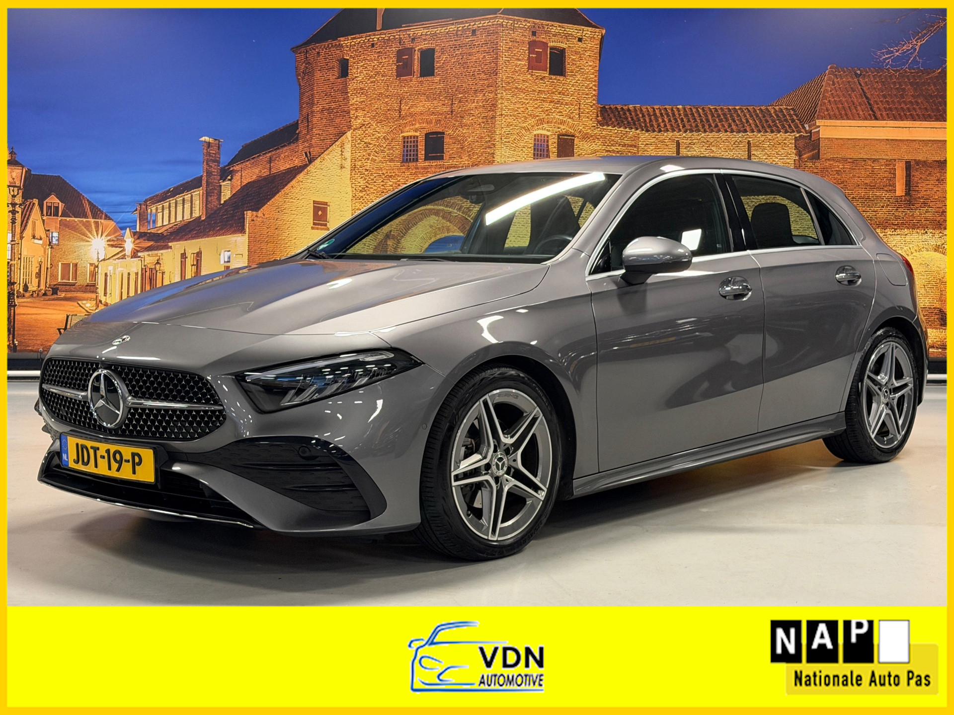 Mercedes-Benz A-klasse 200 AMG Automaat Distronic Camera LED 2024 - voorkant