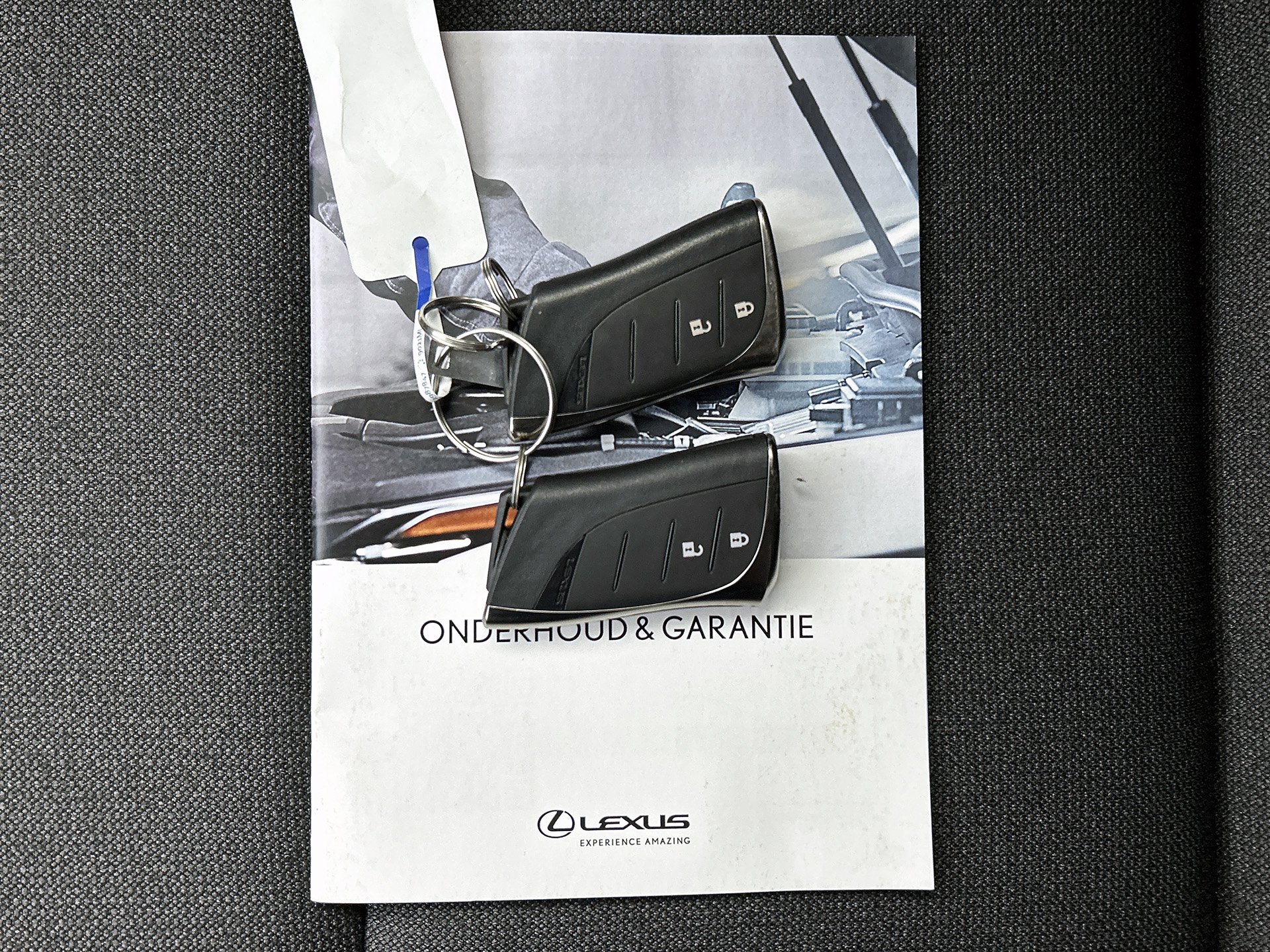 Foto van Lexus LBX