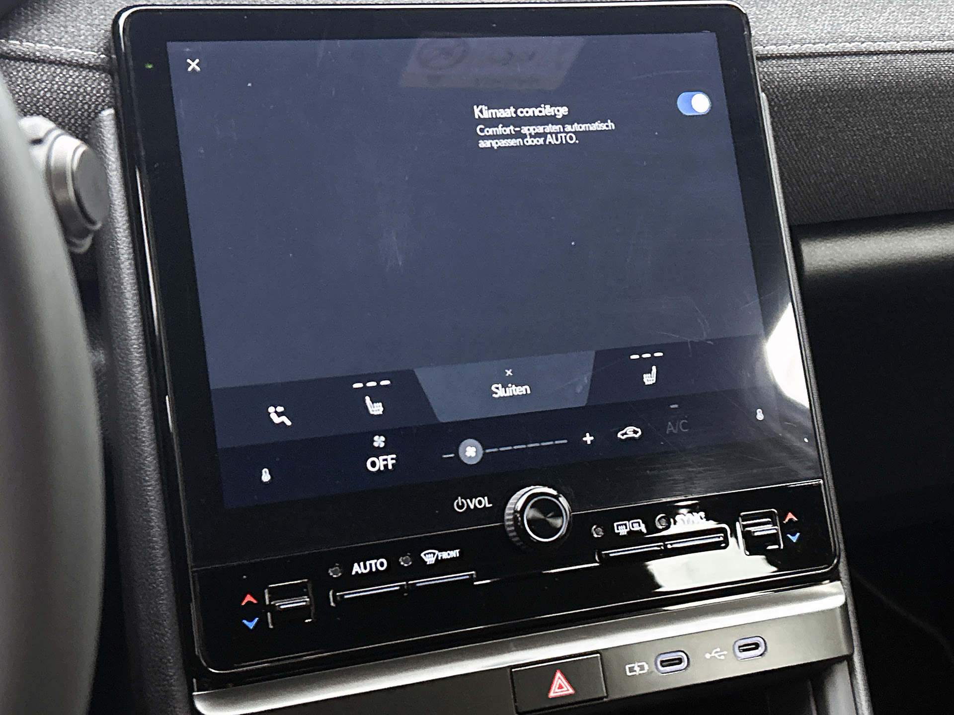 Foto van Lexus LBX