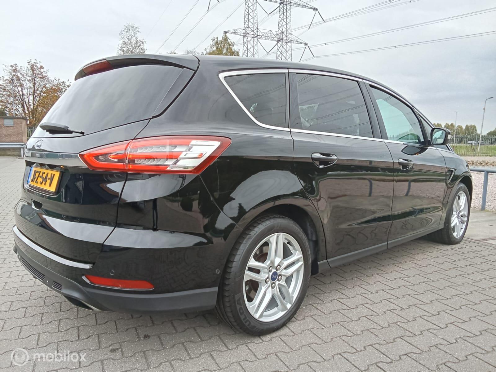 Foto van Ford S-max
