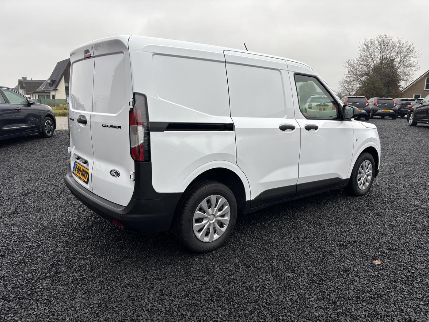 Foto van Ford Transit Courier Nieuw