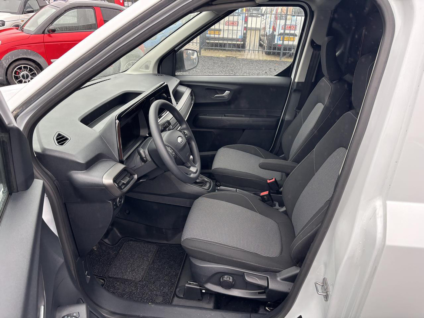 Foto van Ford Transit Courier Nieuw