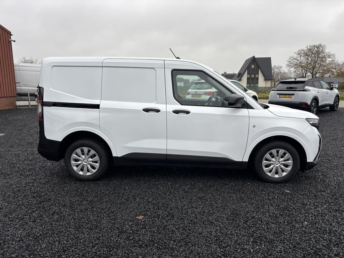 Foto van Ford Transit Courier Nieuw