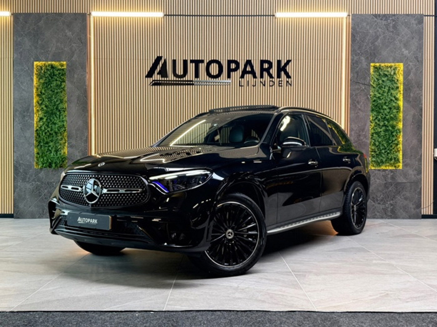 Mercedes-Benz Glc-klasse 300 4MATIC AMG Pano/360/Distronic/Keyless/HeadUp 2022 - voorkant